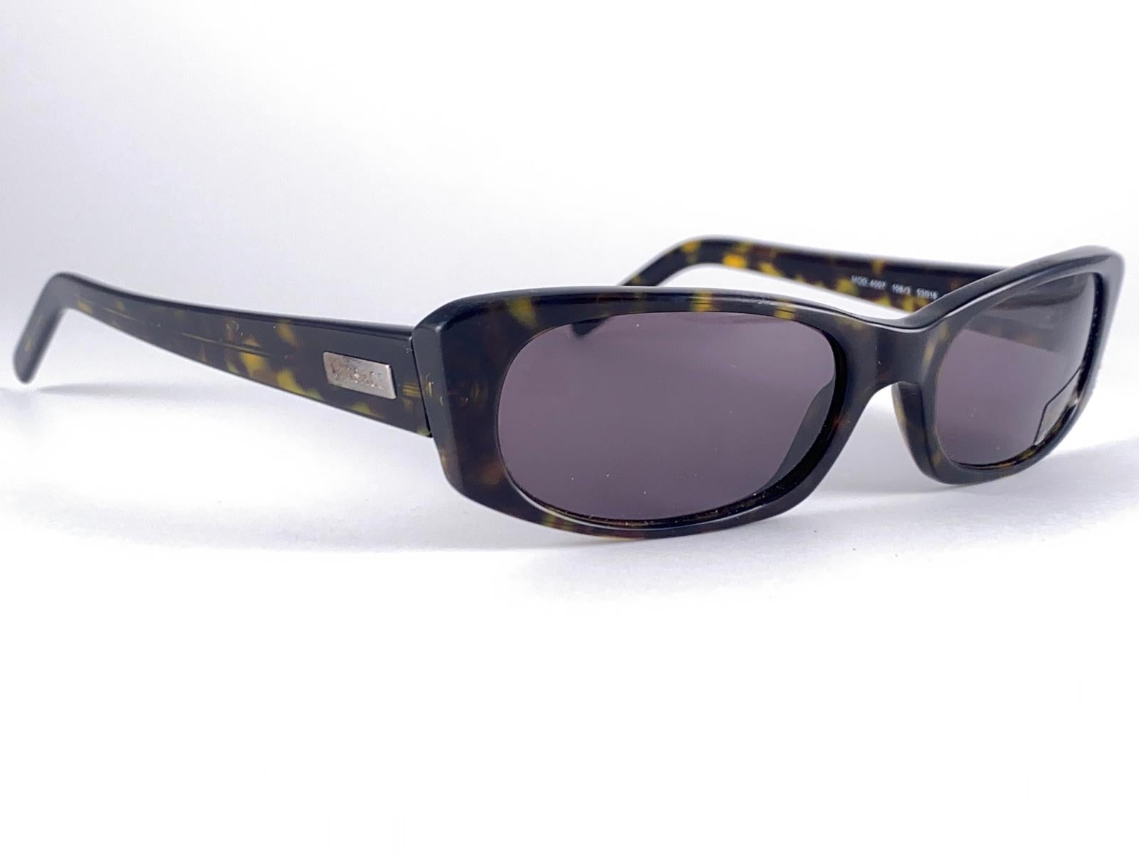 Women's Vintage Versace Mod 4007 Sleek Tortoise Frame Sunglasses 1990's Made in Italy For Sale