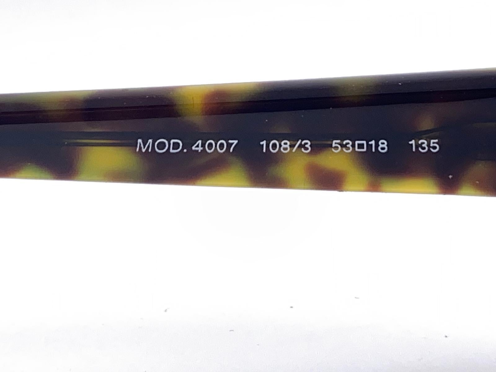 Vintage Versace Mod 4007 Sleek Tortoise Frame Sunglasses 1990's Made in Italy For Sale 3