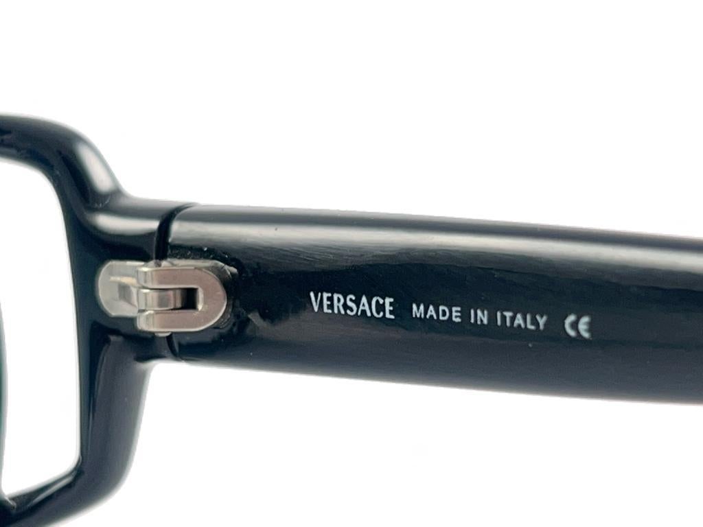 Vintage Versace Mod 554H Rectangular Black Frame Sunglasses 2000'S Made In Italy For Sale 3