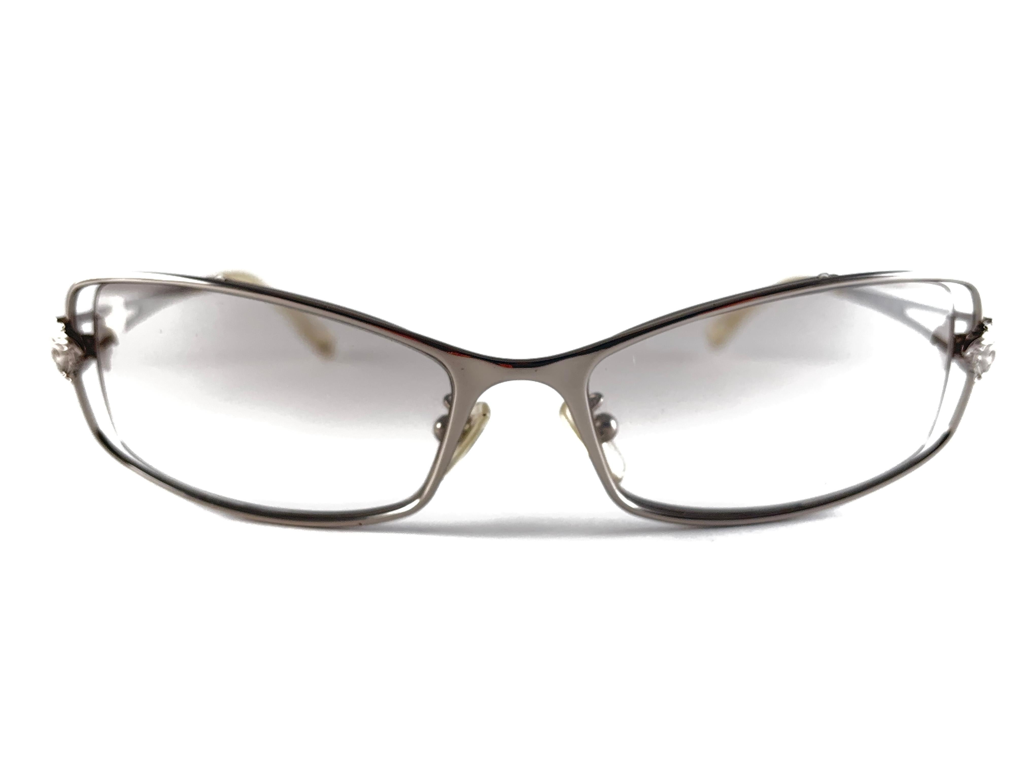 Vintage Versace Mod N55 Sleek Silver  Frame Sunglasses 1990's Made in Italy In New Condition For Sale In Baleares, Baleares