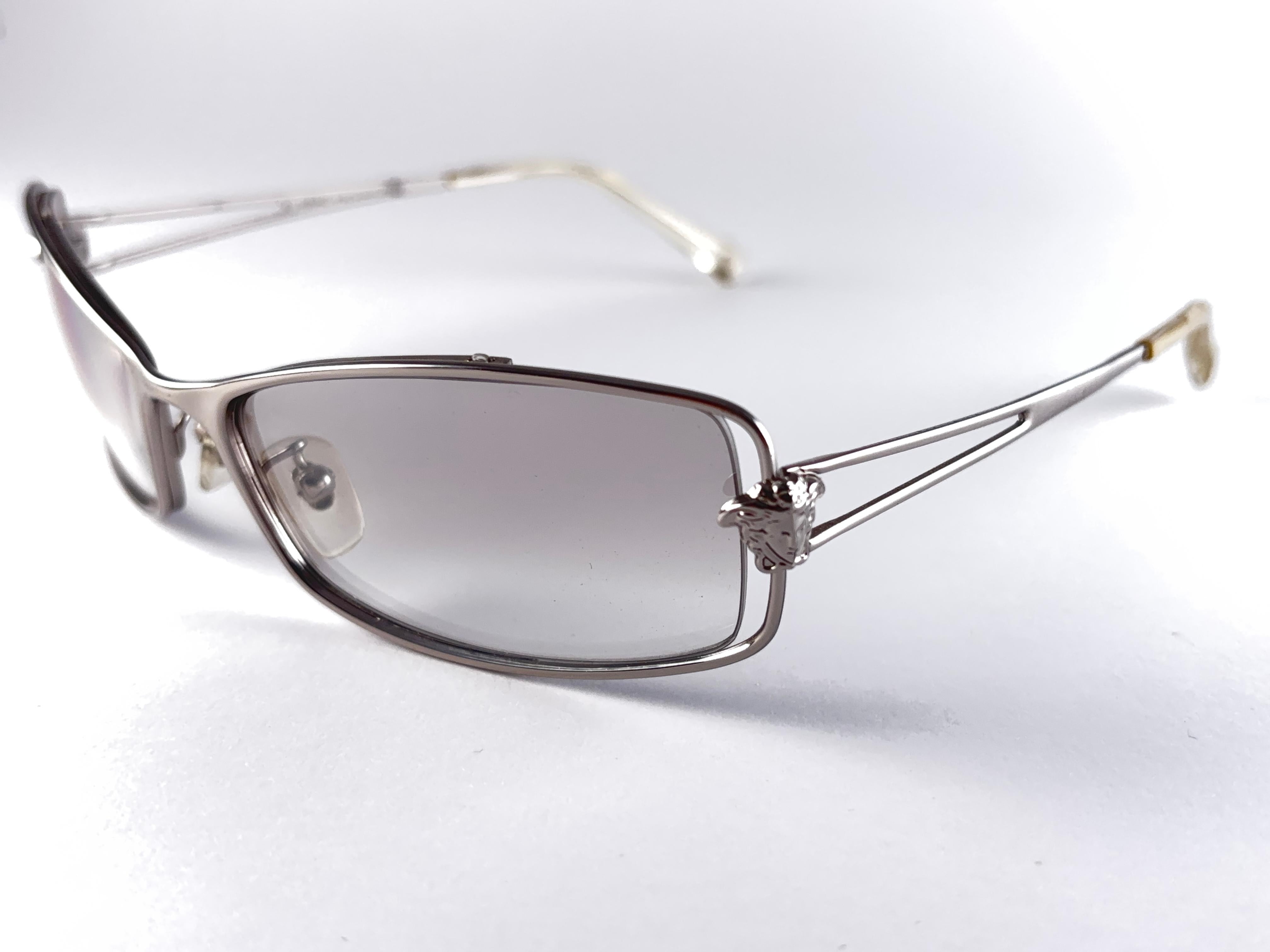 Vintage Versace Mod N55 Sleek Silver  Frame Sunglasses 1990's Made in Italy For Sale 3