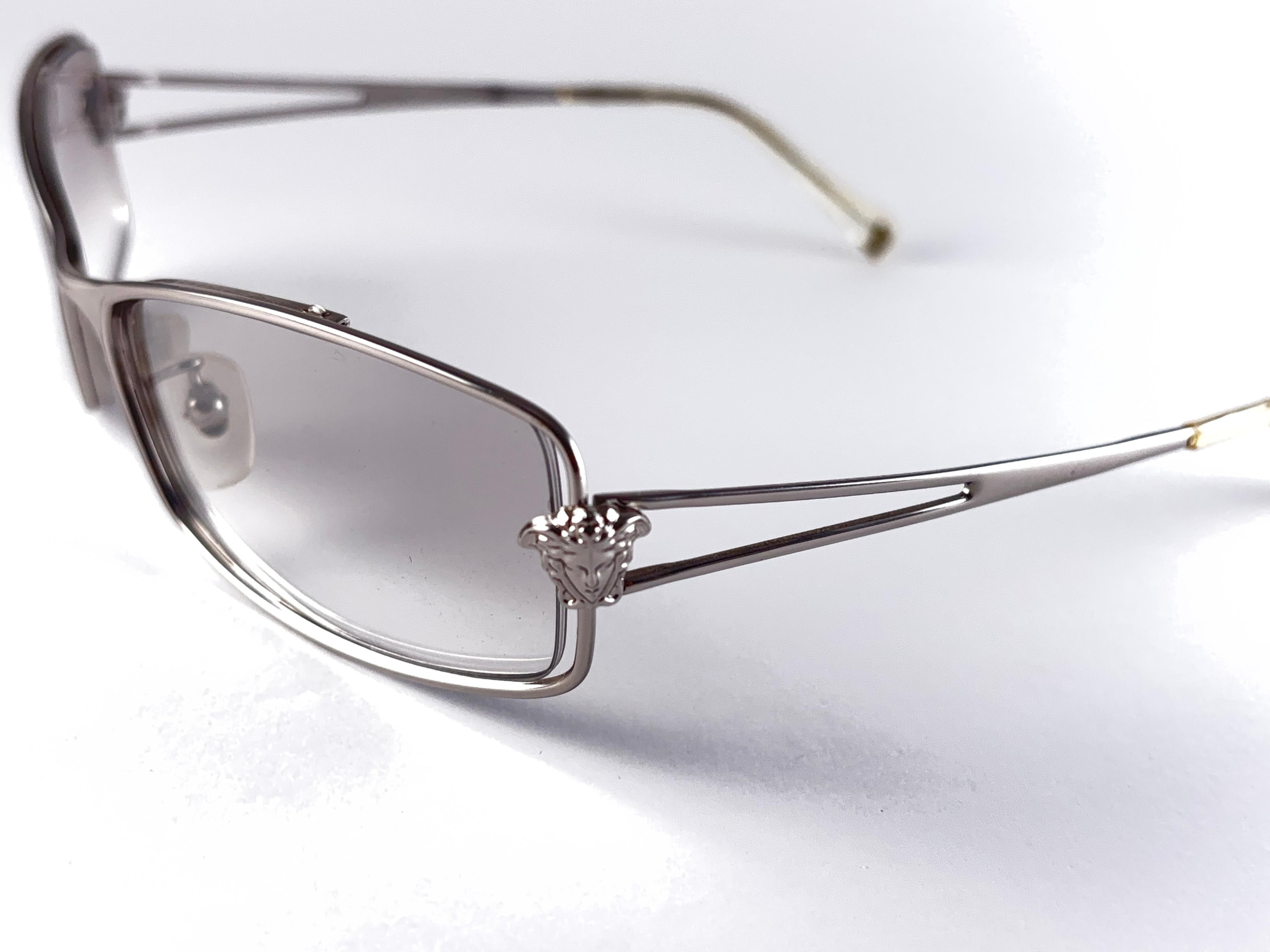 Vintage Versace Mod N55 Sleek Silver  Frame Sunglasses 1990's Made in Italy For Sale 4