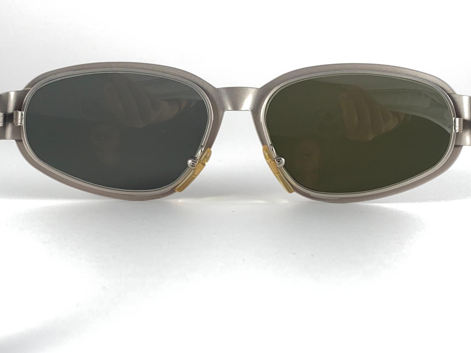 Vintage Versace Mod S96 Silver Matte Frame Sunglasses 1990's Made in Italy For Sale 2
