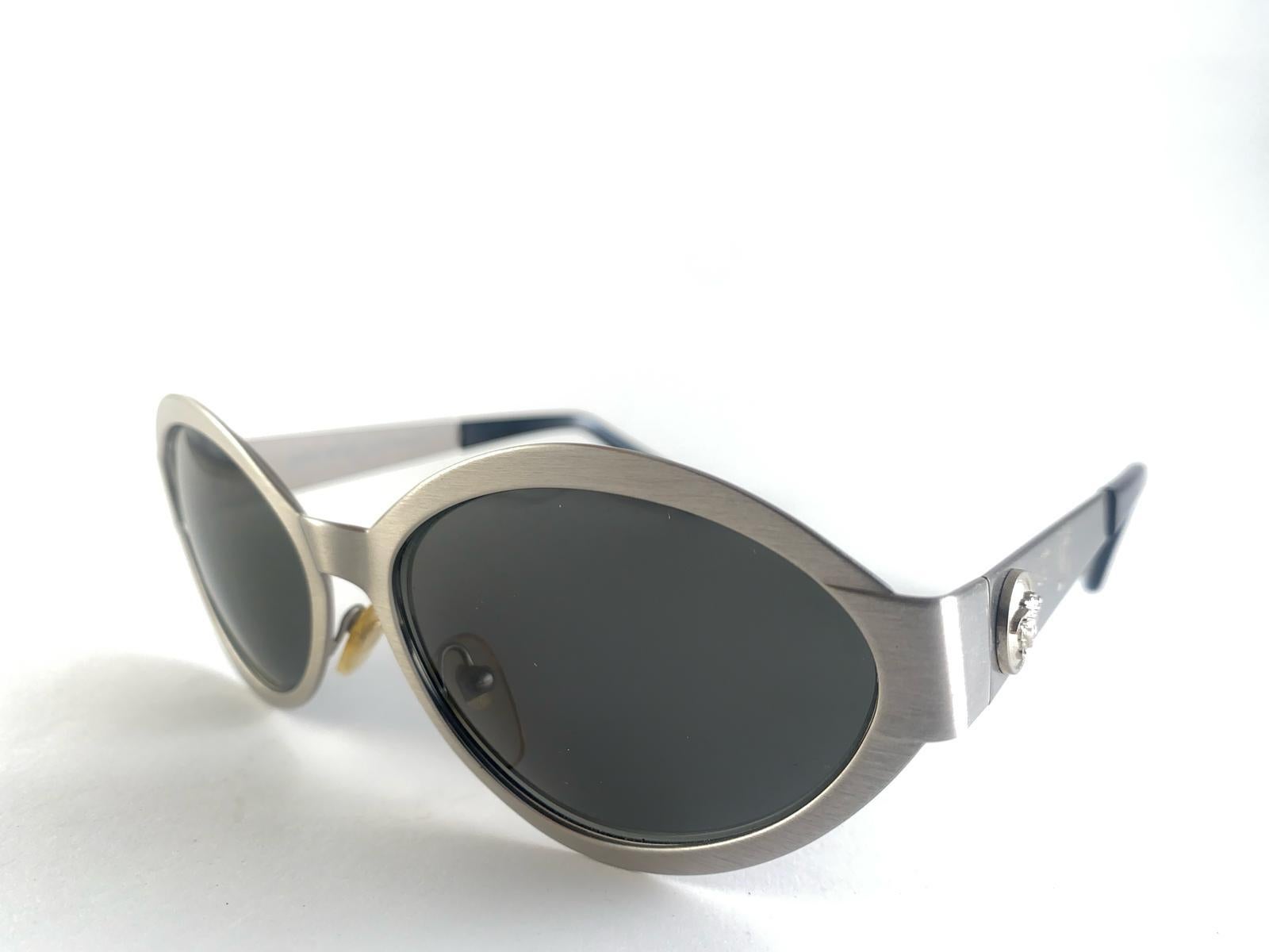Vintage Versace Mod S97 Silver Oval Frame Sunglasses 1990's Made in Italy For Sale 3