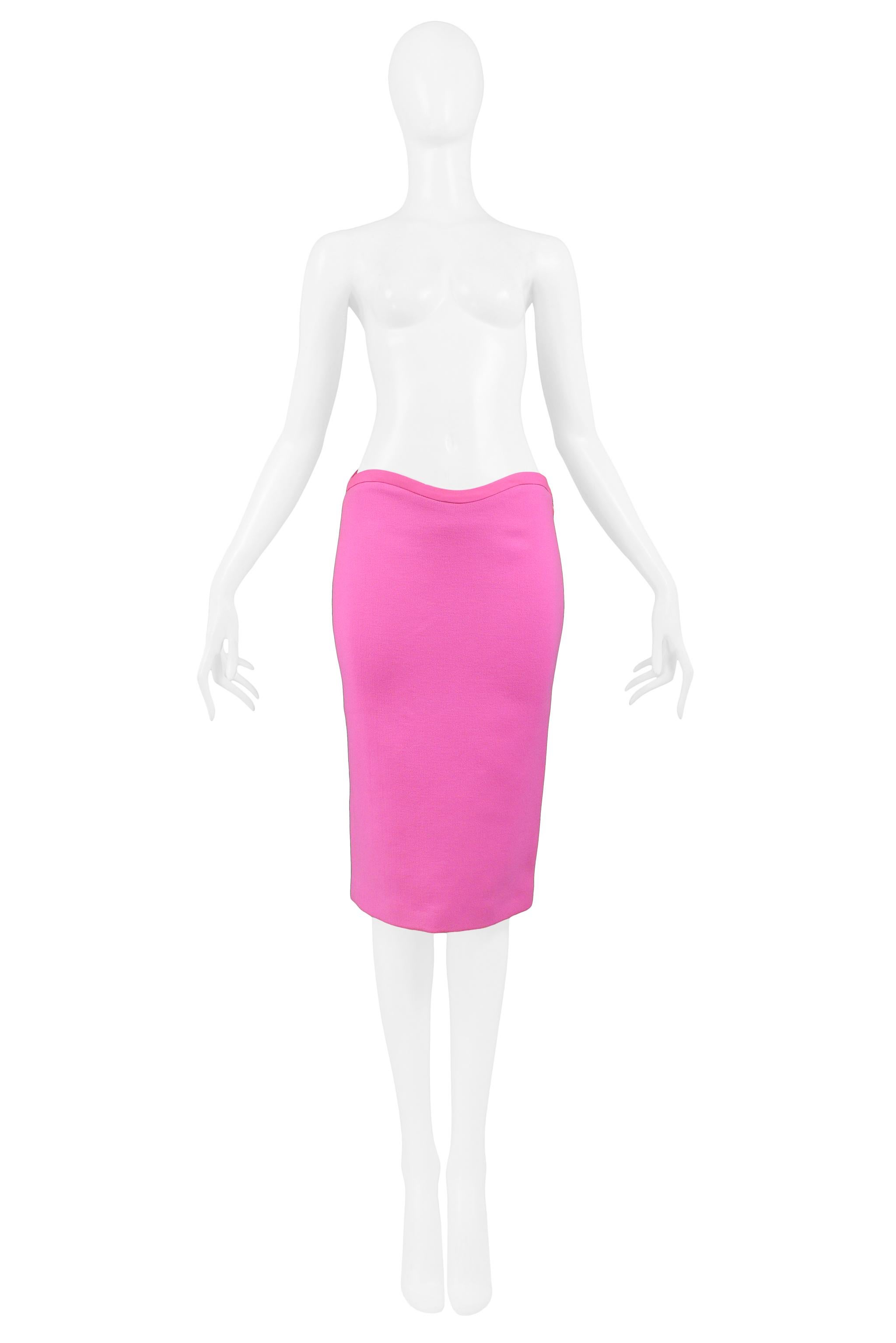 Vintage Versace bright pink pencil skirt featuring a curved waist detail and double slit at center back. Skirt has original tags. Collection 2002. 

Excellent Vintage Condition.

Size: IT 38

Measurements: Waist 25-26