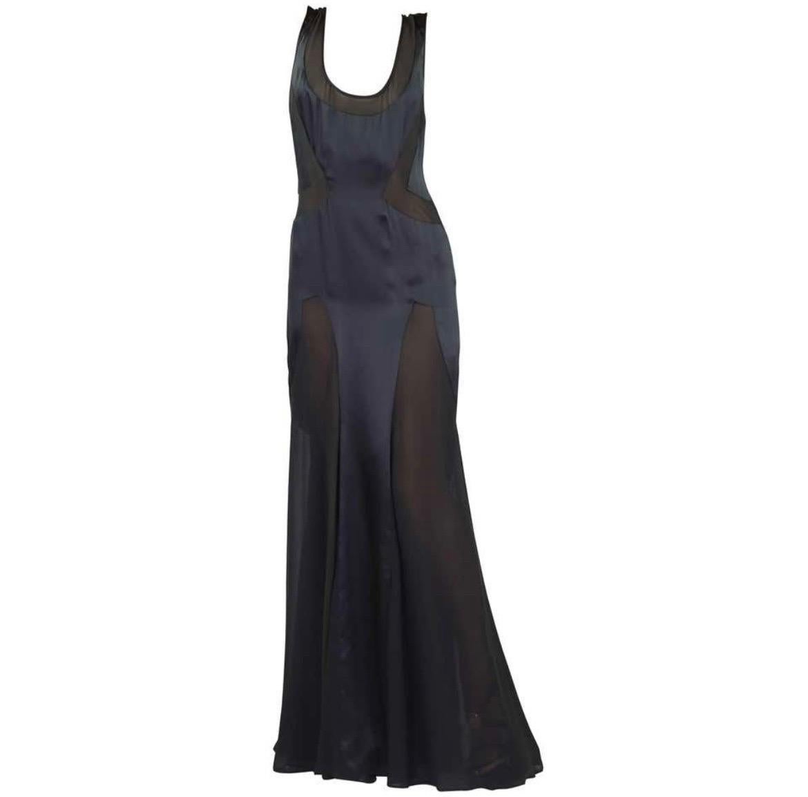 VERSACE
Reflecting the luxe opulence and richness of the season, 
VERSACE's 100% silk gown celebrates a shapely femininity with a sexy, red-carpet-worthy silhouette. 
The smooth silk is combined with black Ombre sheer chiffon.
Content: 100% Silk
IT