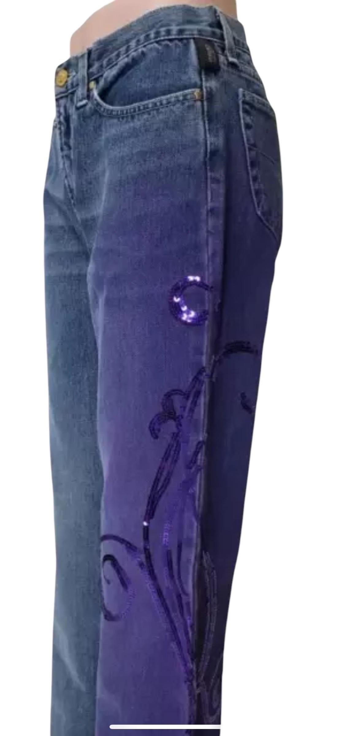 Vintage Versace VJC mit lila Paillettenbesatz Jeans 28 - 42 (Violett) im Angebot