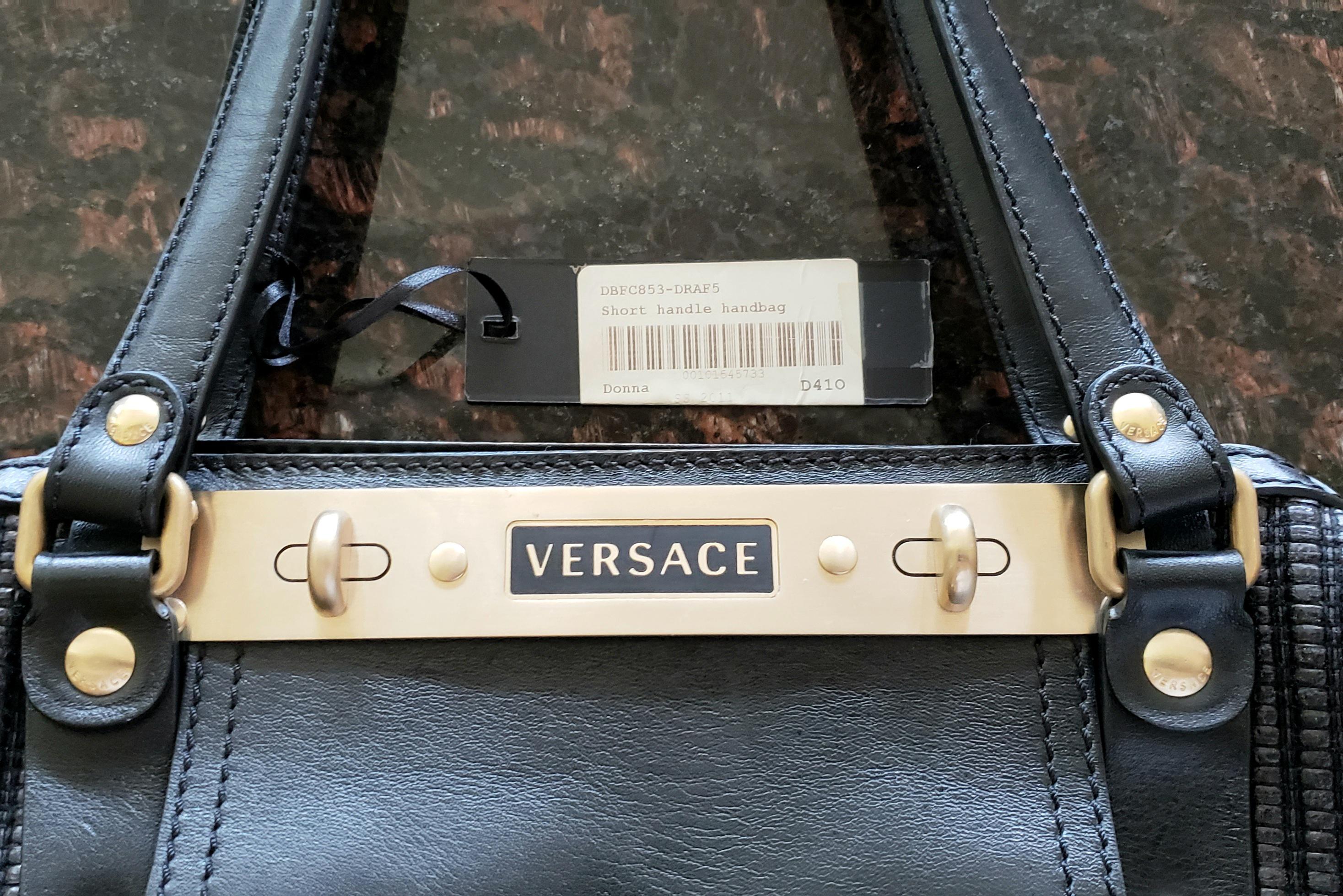 VINTAGE VERSACE WOVEN PRINT BLACK LEATHER BRUSHED GOLD TONE HARDWARE Handbag For Sale 6