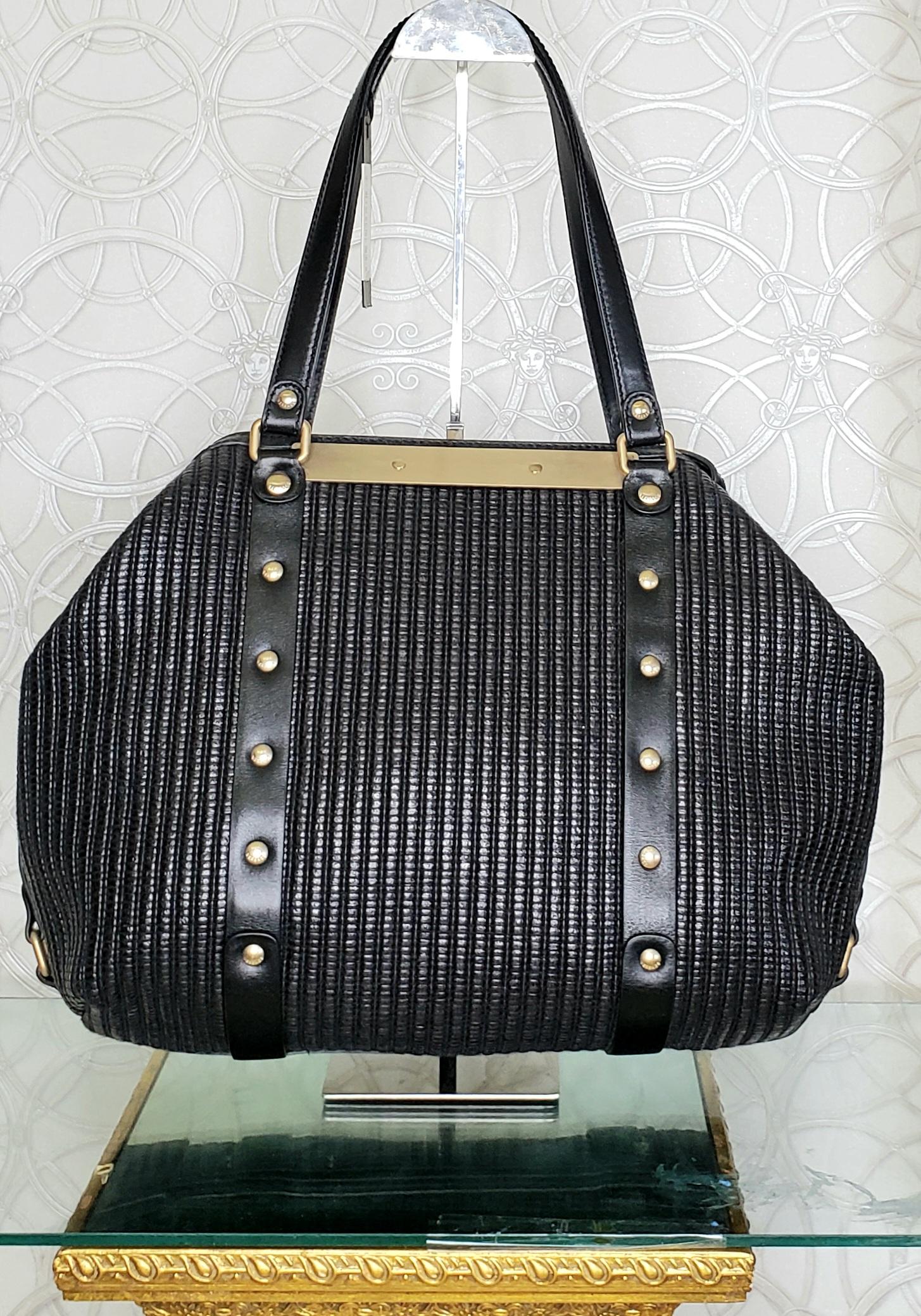 VINTAGE VERSACE WOVEN PRINT BLACK LEATHER BRUSHED GOLD TONE HARDWARE Handbag In New Condition For Sale In Montgomery, TX