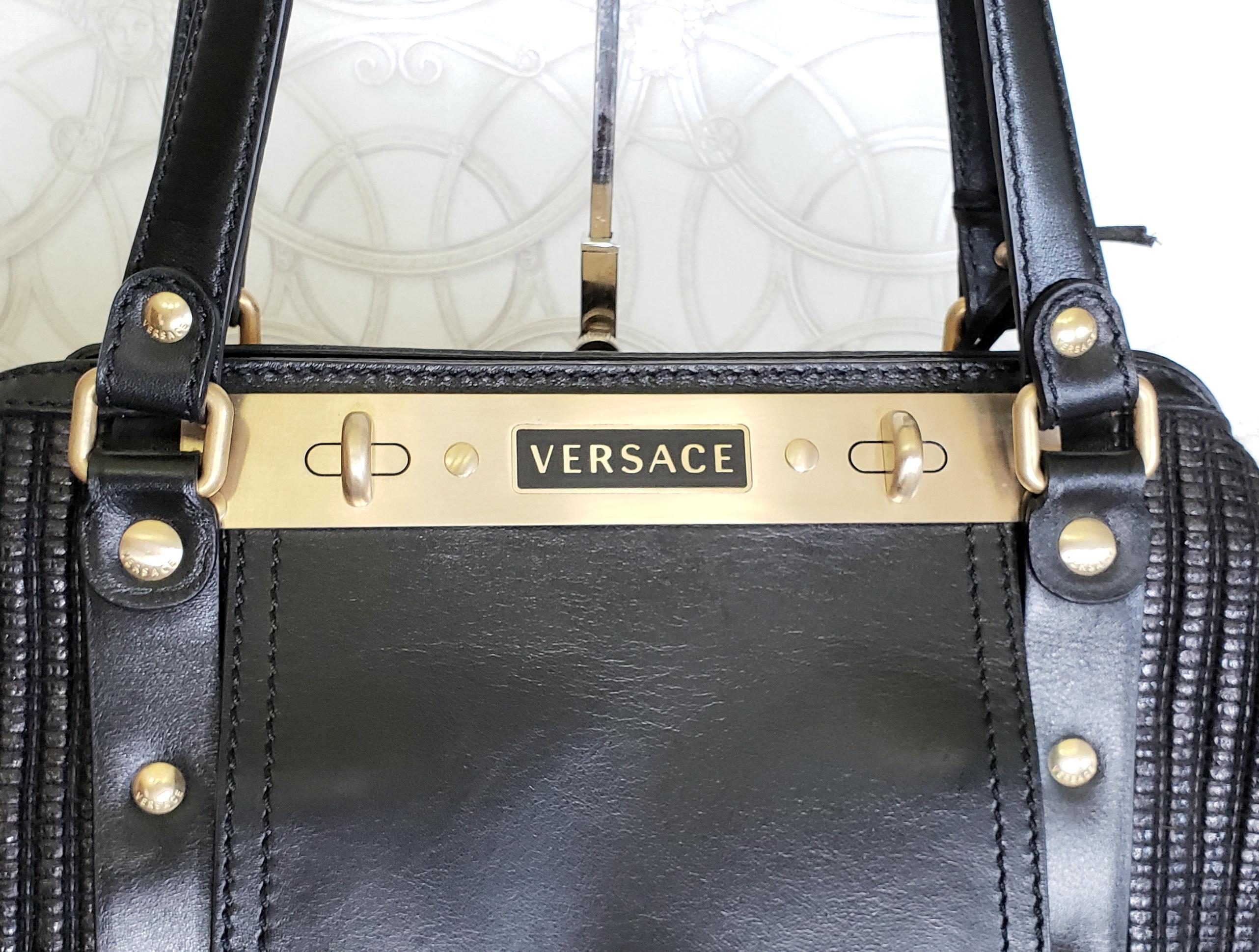 VINTAGE VERSACE WOVEN PRINT BLACK LEATHER BRUSHED GOLD TONE HARDWARE Handbag For Sale 1