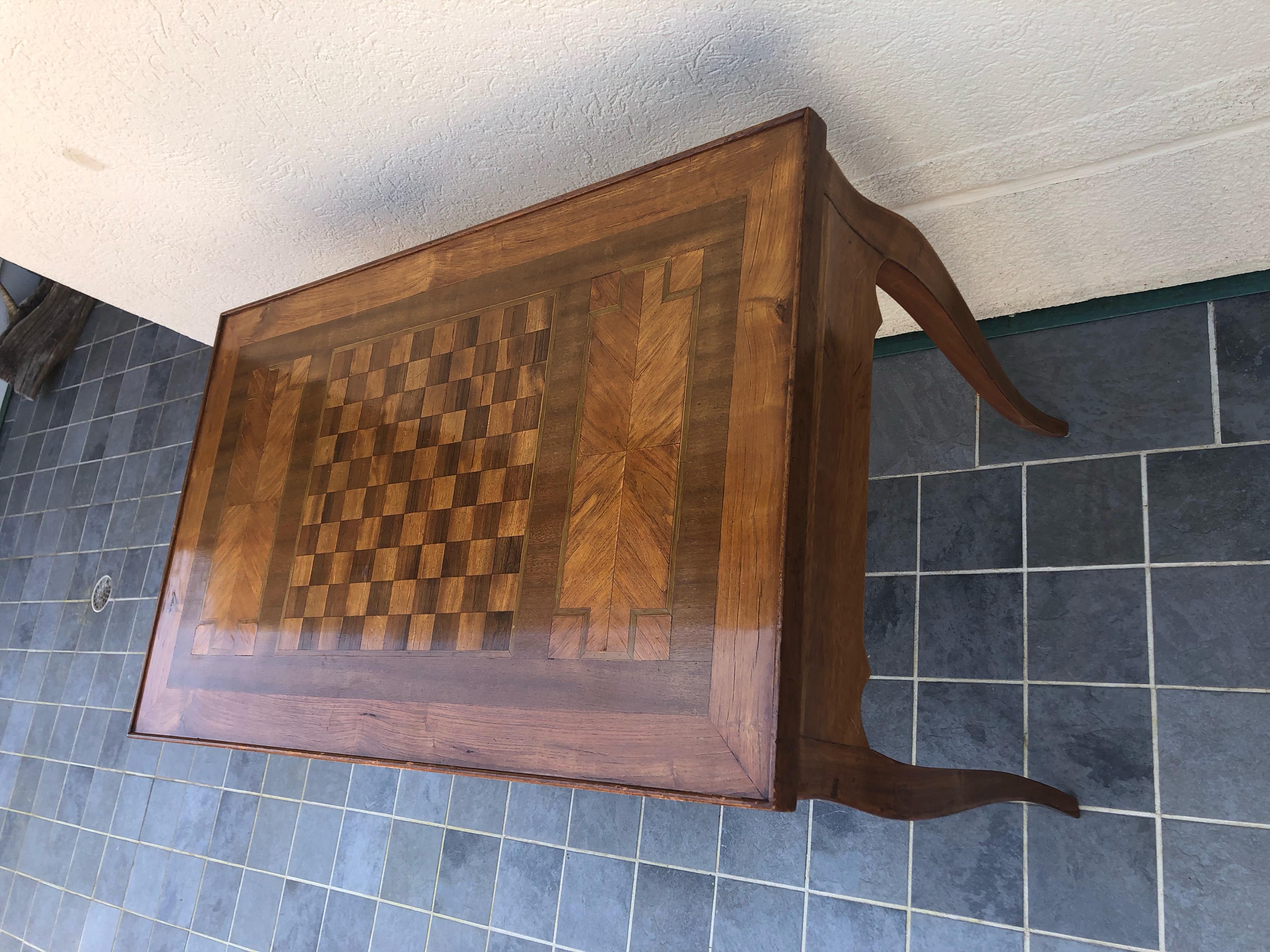 Magnificent Three Game Versatile Chess Backgammon and Cards Game Table In Good Condition In Hopewell, NJ