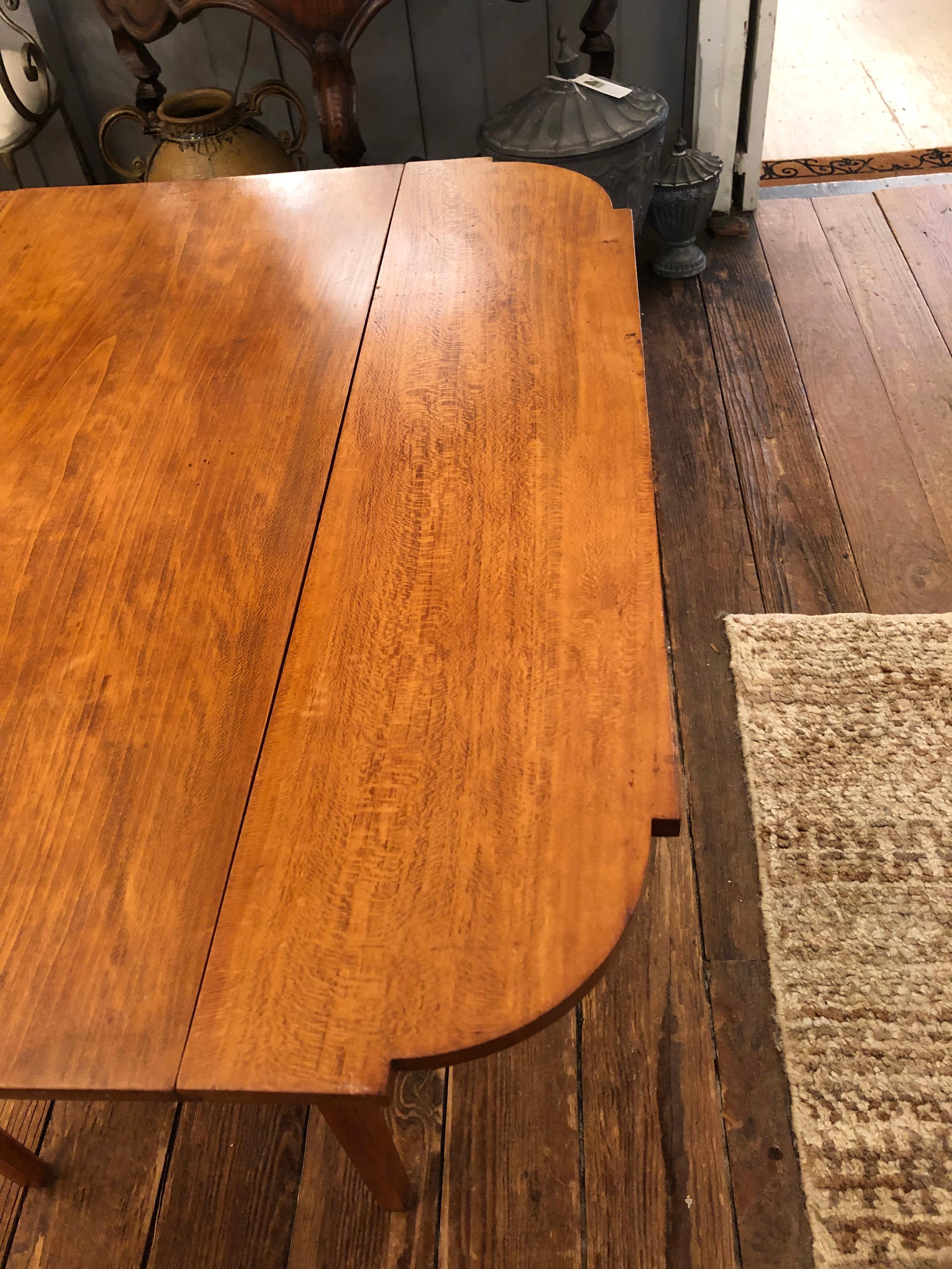 Mid-20th Century Vintage Versatile Pine Drop Leaf Pembroke Table For Sale