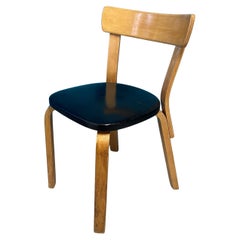 Versión vintage del modelo de silla de Alvar Aalto, Finlandia