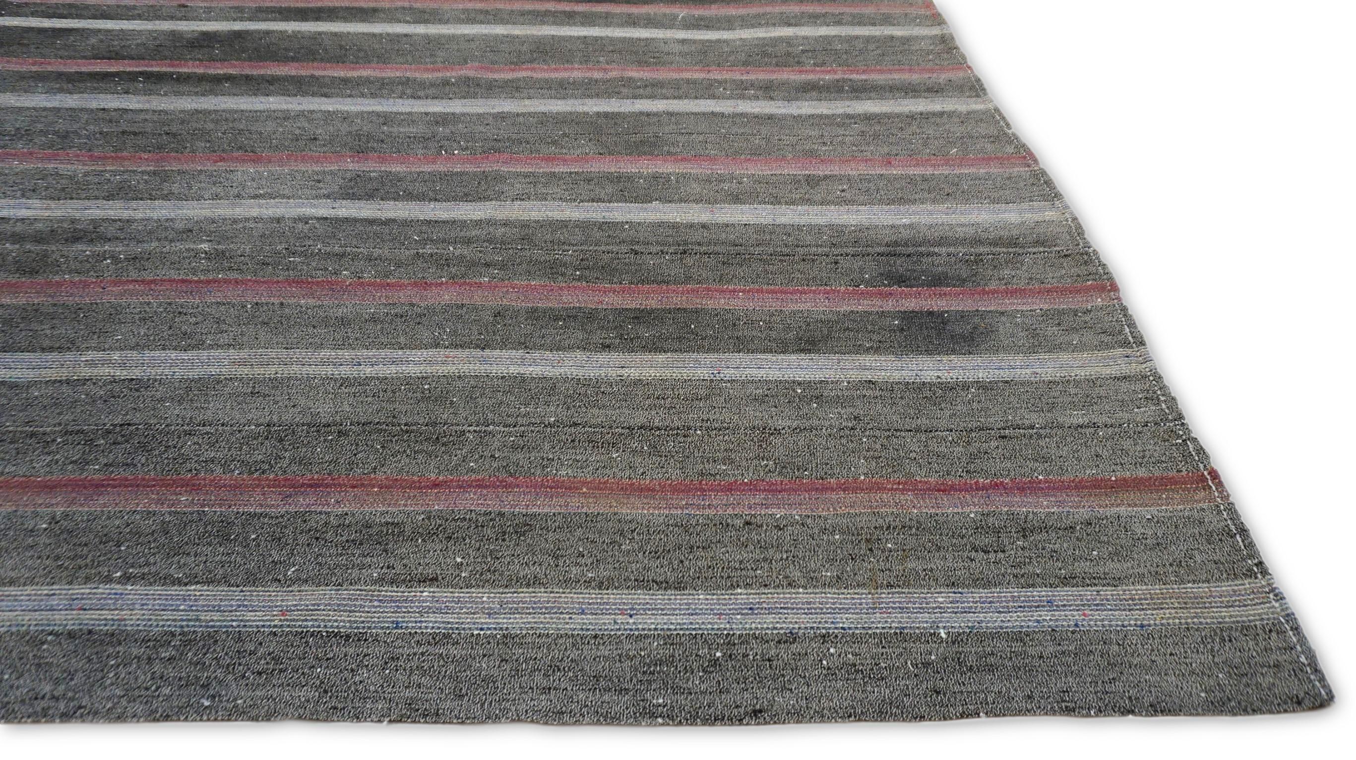 Turc Tapis Kilim vintage à rayures verticales en laine anthracite, grise et rose 9'11''x11'11'' en vente