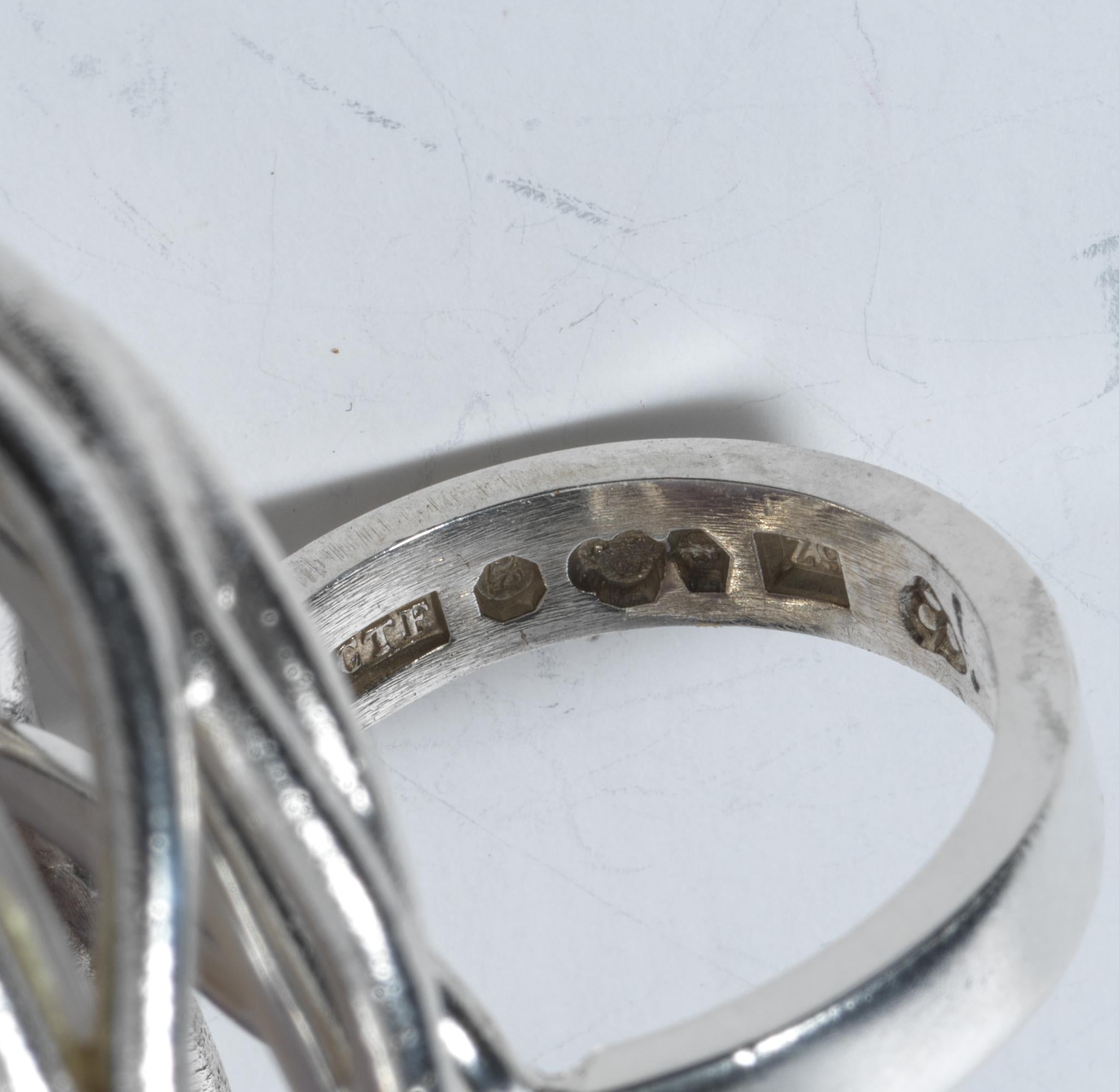 Sehr großer Vintage-Ring aus Silber und Amethyst, hergestellt im Jahr 1974 im Angebot 2