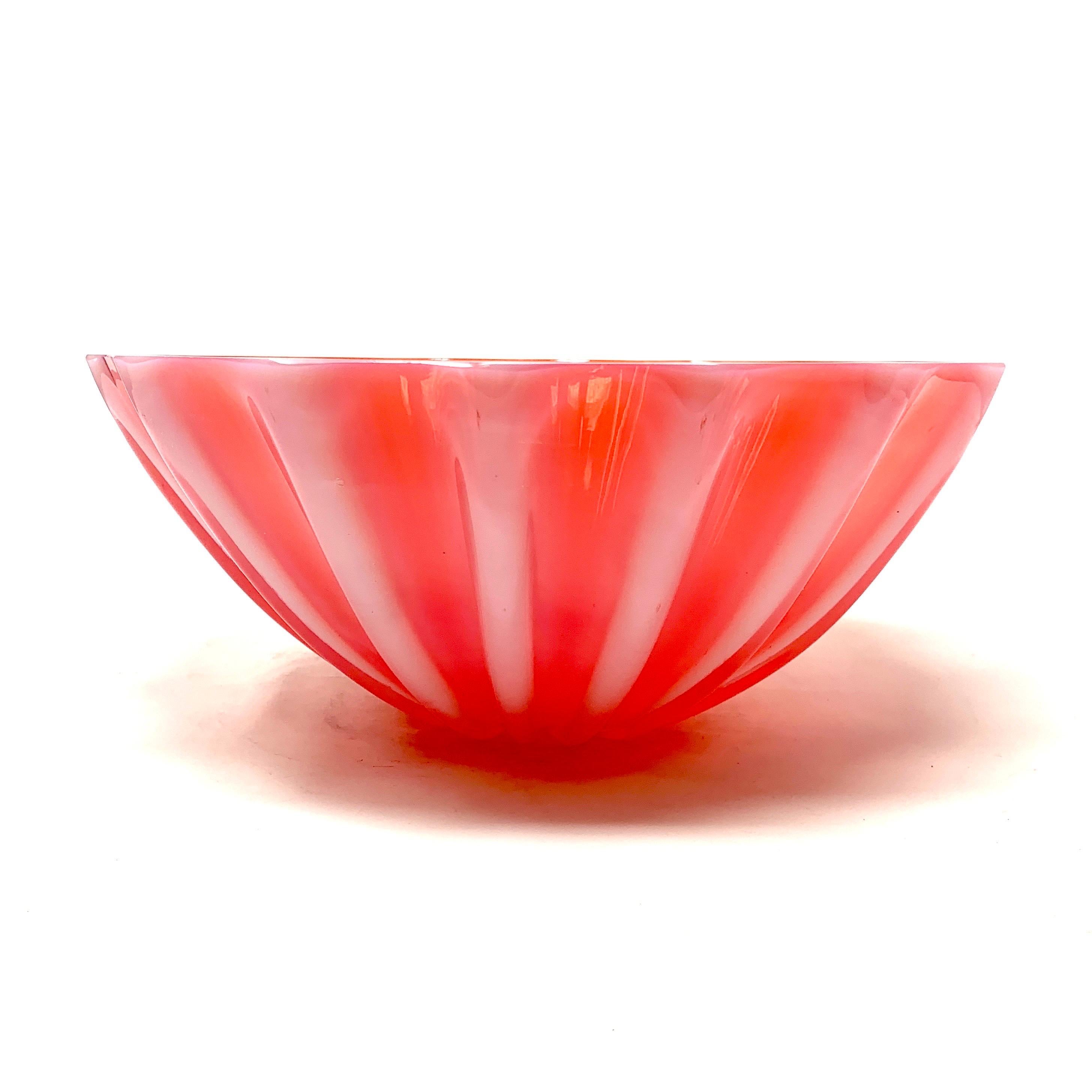 Vintage Italian Murano sommerso art glass bowl by Vetreria Archimede Seguso. The interior of the bowl is orange, with a translucent white exterior. In excellent condition.

Diameter: 11 in / Height: 4.75 in.