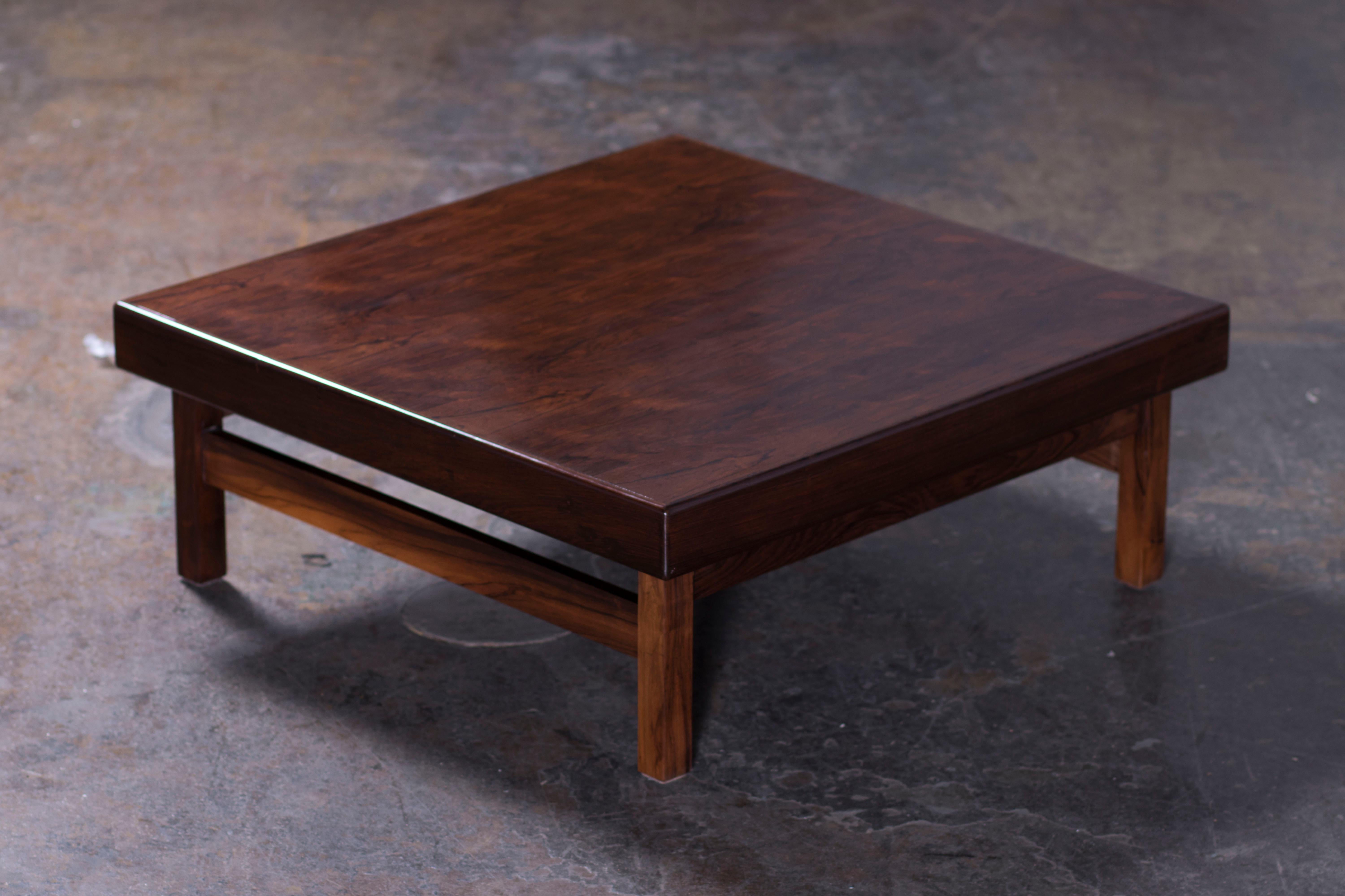 Designed by Sergio Rodrigues, “Vianna” is a square-shaped coffee table made of rosewood. The base is a four leg piece produced by OCA for “Casa do Brasil” in Rome, home of the Brazilian embassy in Italy. This low table was assigned to the