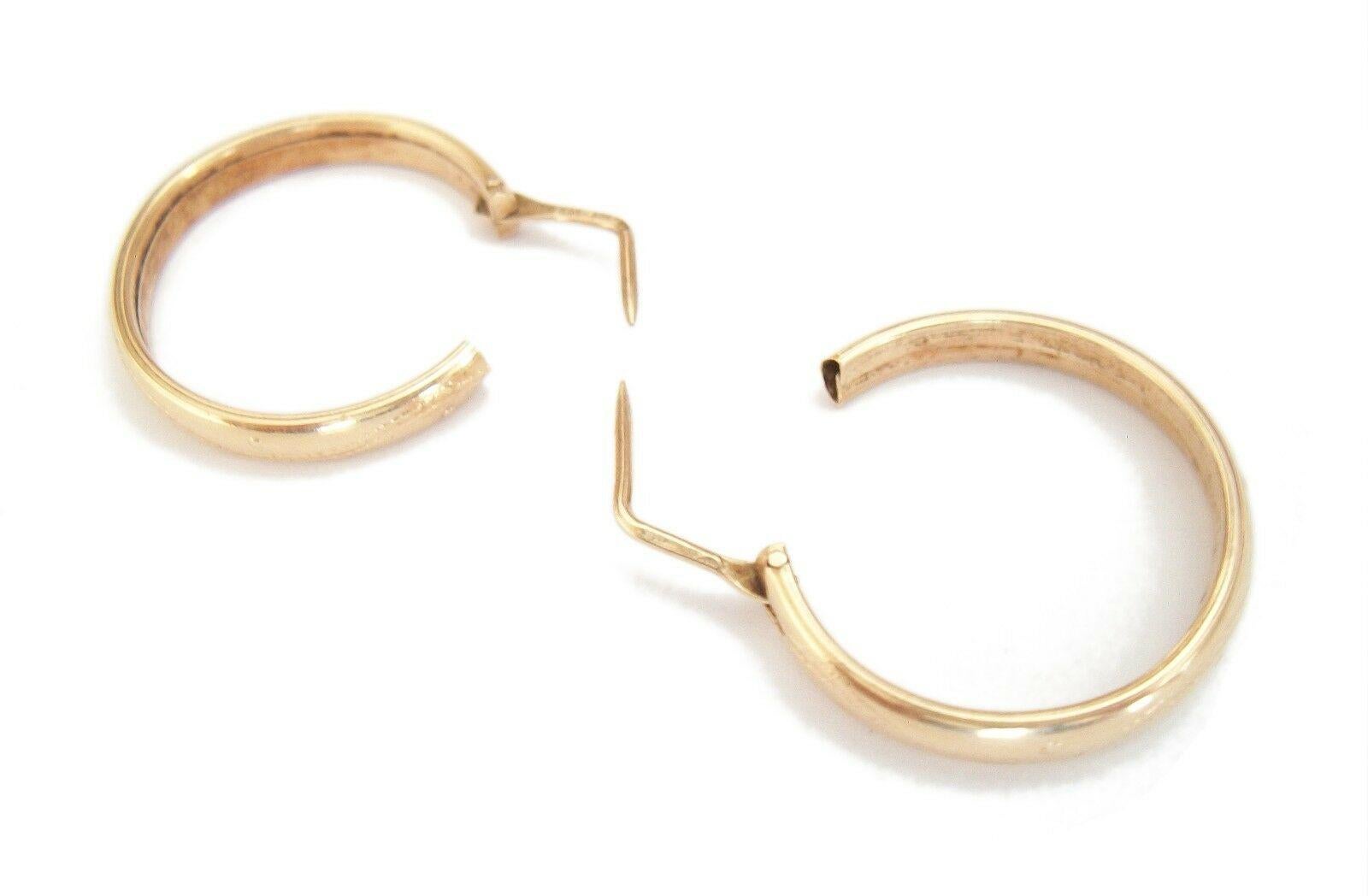 Vintage Vicenza 14K Gold Hoop Earrings, Hand Made, Italy, Mid 20th Century In Good Condition For Sale In Chatham, CA