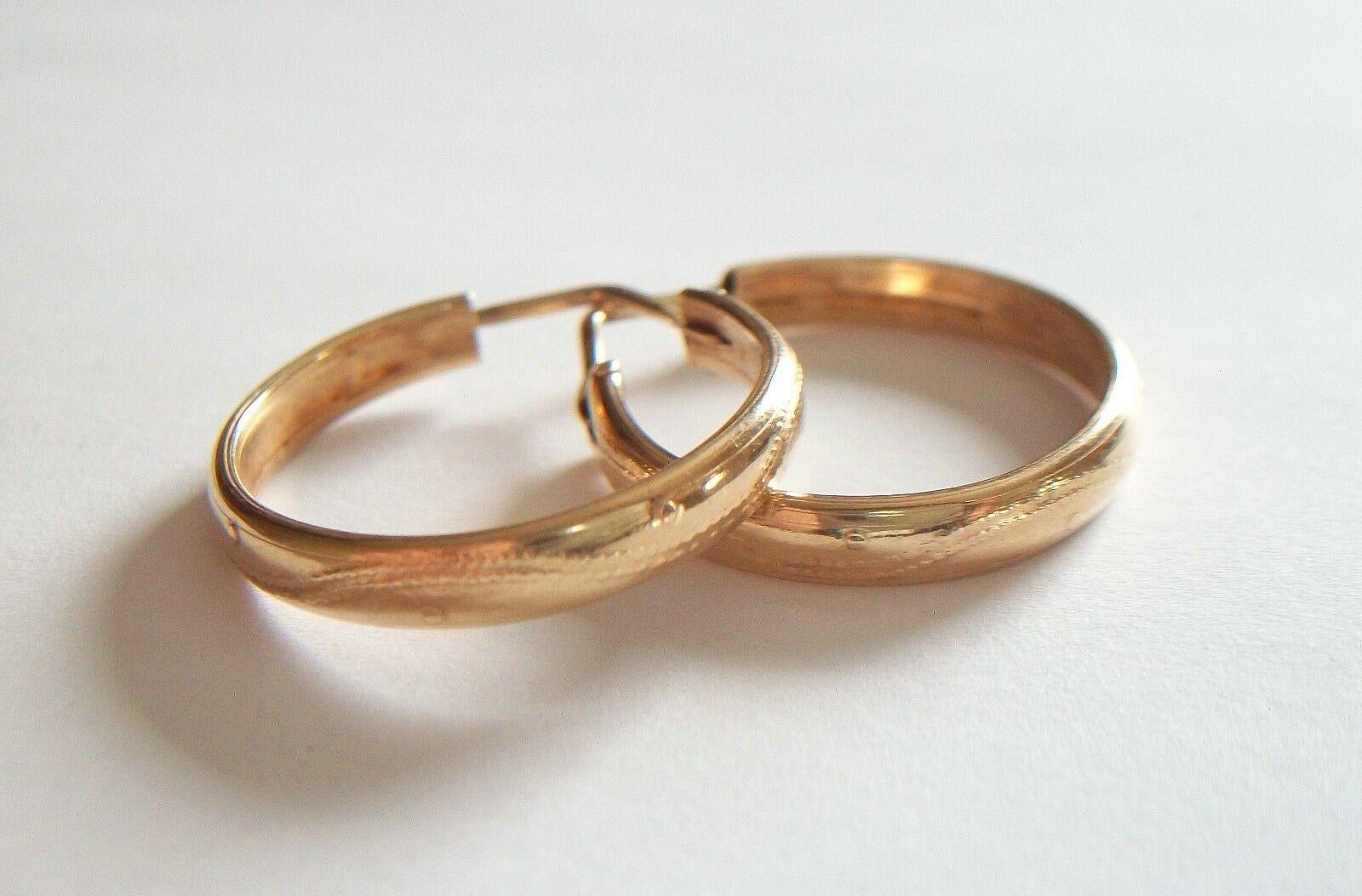 Vintage Vicenza 14K Gold Hoop Earrings, Hand Made, Italy, Mid 20th Century For Sale 1