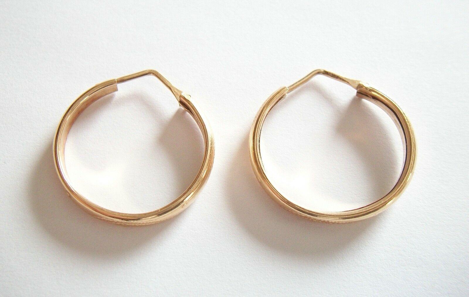 Vintage Vicenza 14K Gold Hoop Earrings, Hand Made, Italy, Mid 20th Century For Sale 2