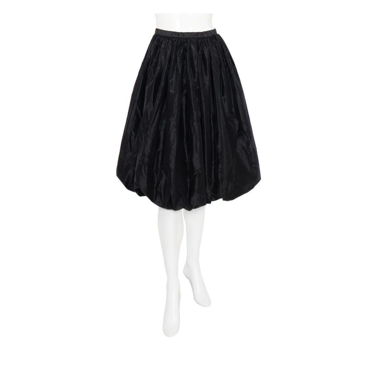 Vintage Bulle bubble skirt by Vicky Tiel
Solid Black
Banded waist
Back zipper closure with hook and eye
Made in France
Composition: 100% silk
Condition: great; no significant signs of wear 
Size/Measurements (approximate/flat):
Vintage Size 10;
