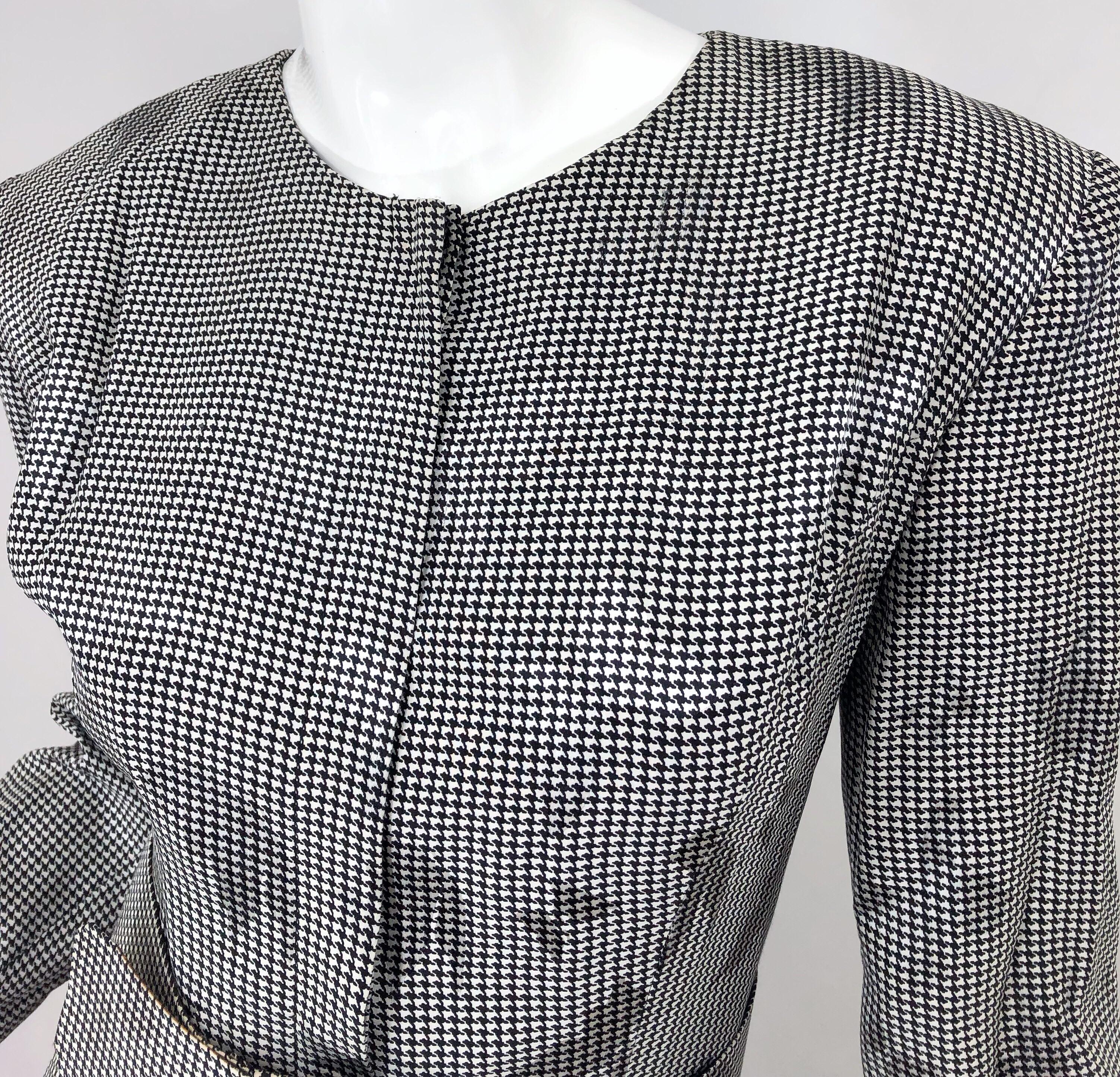 1980er Jahre Vicky Tiel Couture Größe 10 12 Schwarzweißes Seidenkleid mit Hahnentrittmuster und Schmetterling (Grau) im Angebot