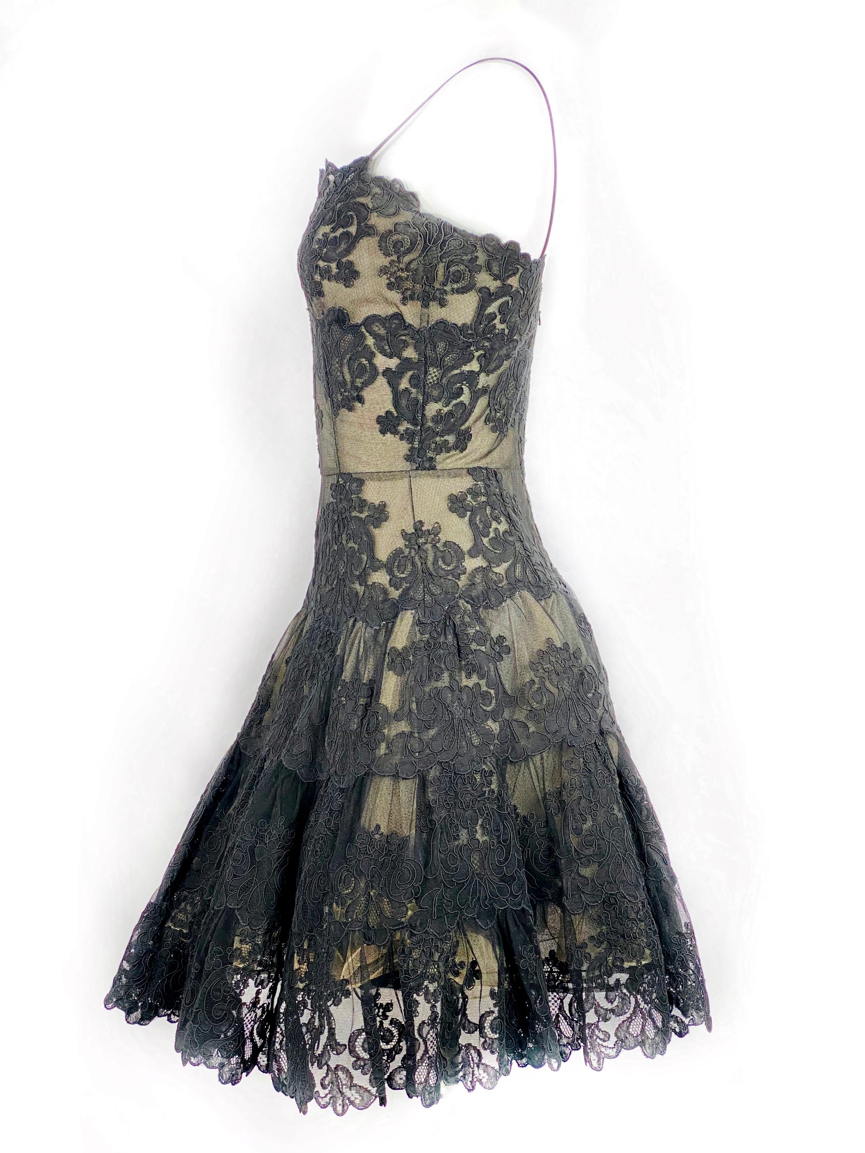 Vintage VICKY TIEL Couture Paris Black Floral Lace Sleeveless Mini Dress Size S In Excellent Condition For Sale In Beverly Hills, CA