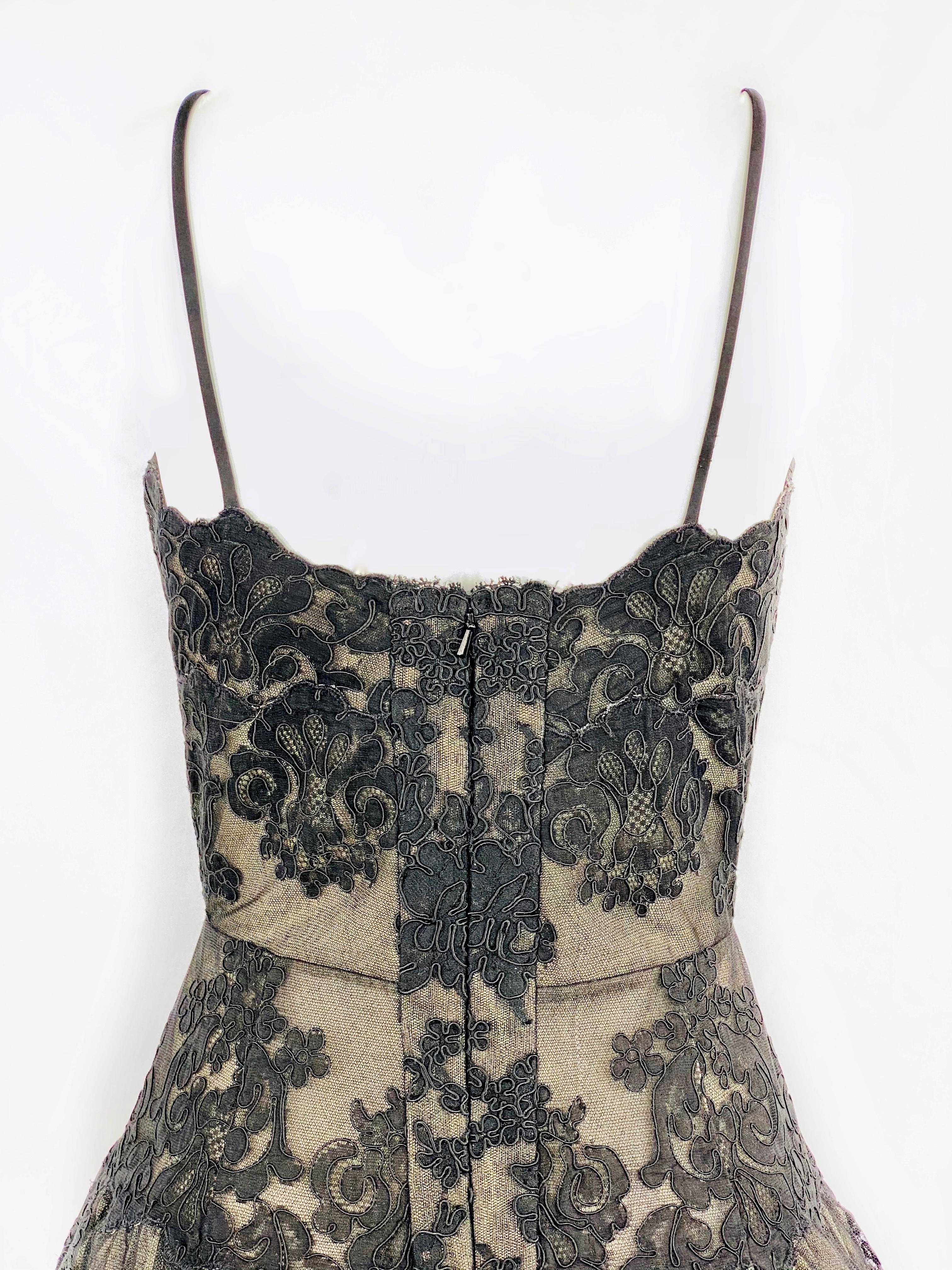 Vintage VICKY TIEL Couture Paris Schwarzes ärmelloses Minikleid aus geblümter Spitze Größe S im Angebot 2
