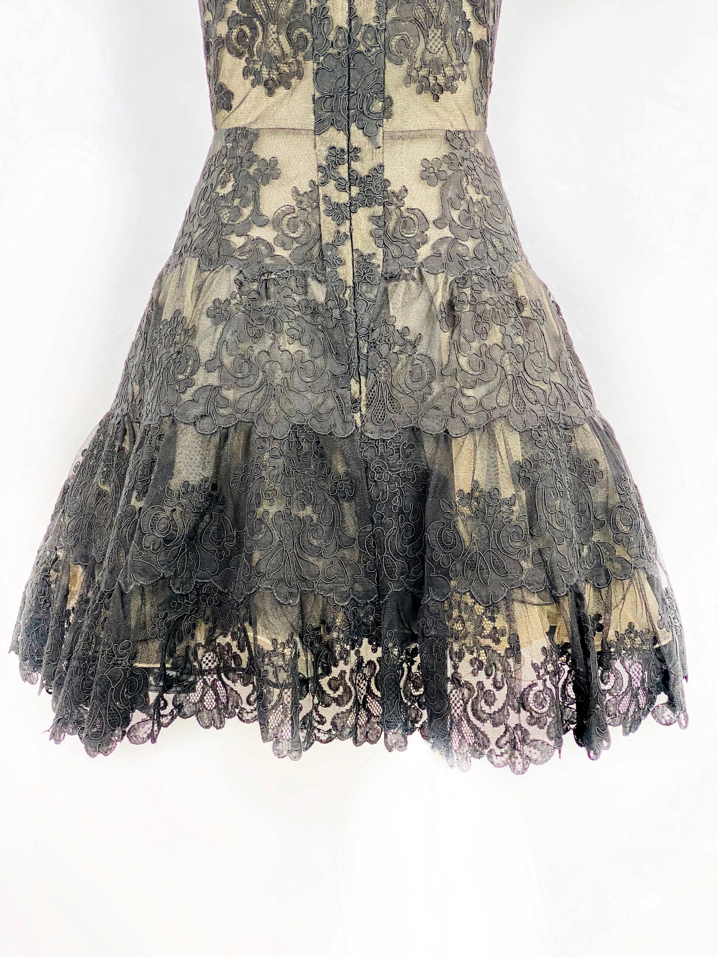 Vintage VICKY TIEL Couture Paris Schwarzes ärmelloses Minikleid aus geblümter Spitze Größe S im Angebot 3