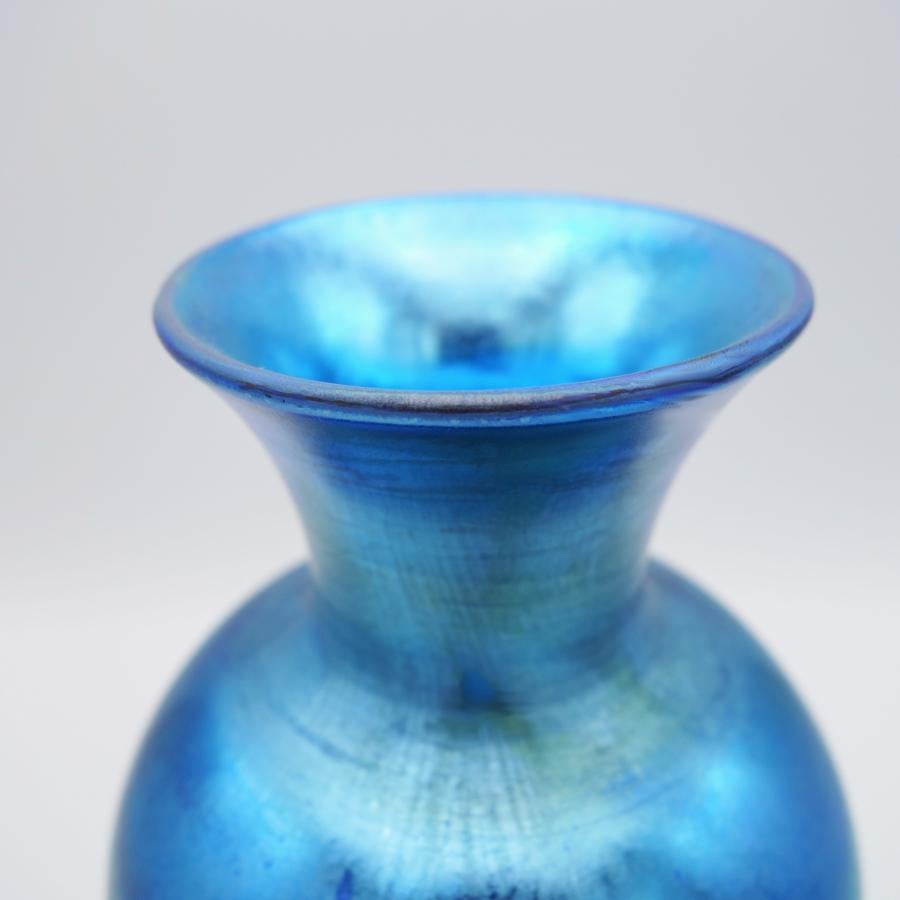 Vintage Victor Durand Blue Iridescent American Art Glass Vase Art Nouveau 1925 In Good Condition In Cathedral City, CA