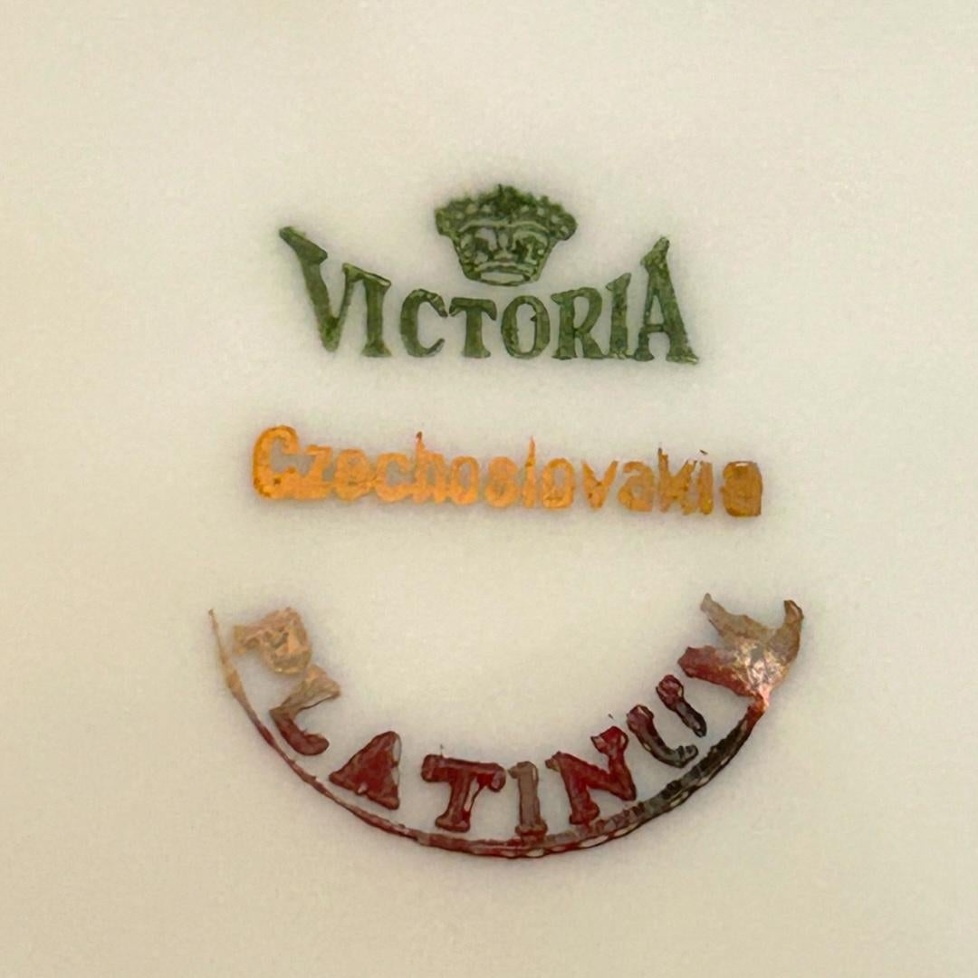 Vintage Victoria Runde Platin Servierplatte im Angebot 1
