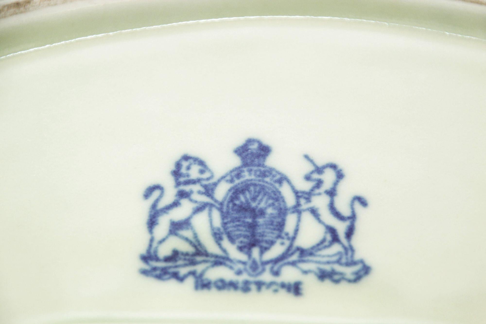 Vintage Victoria Ware Ironstone Flow Blau und Weiß Servierplatte mit Griffen (Englisch) im Angebot