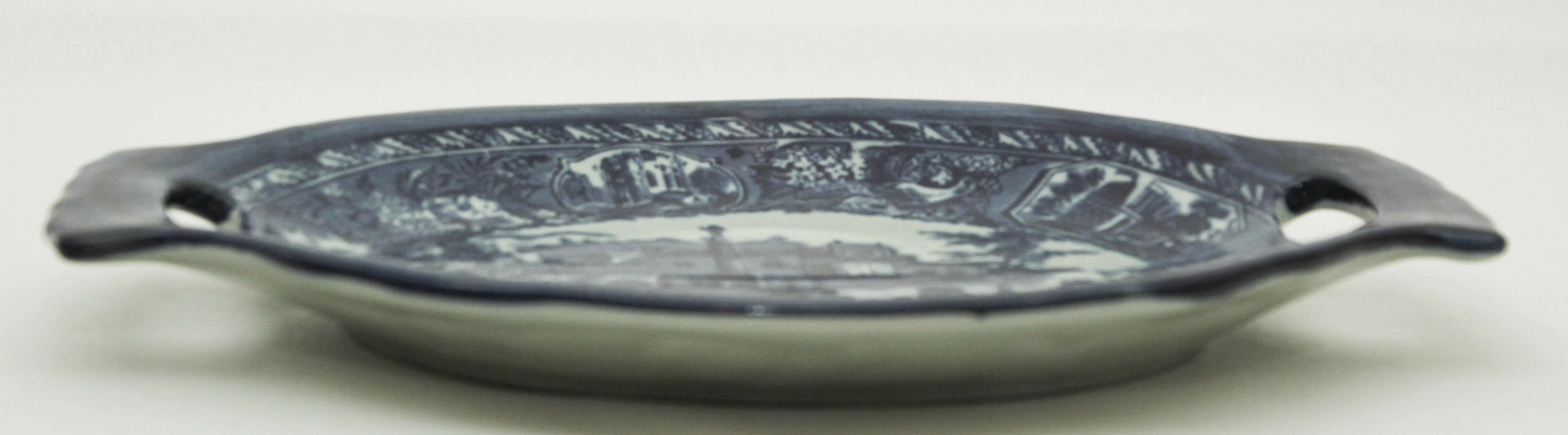 Vintage Victoria Ware Ironstone Flow Blau und Weiß Servierplatte mit Griffen im Zustand „Gut“ im Angebot in North Hollywood, CA