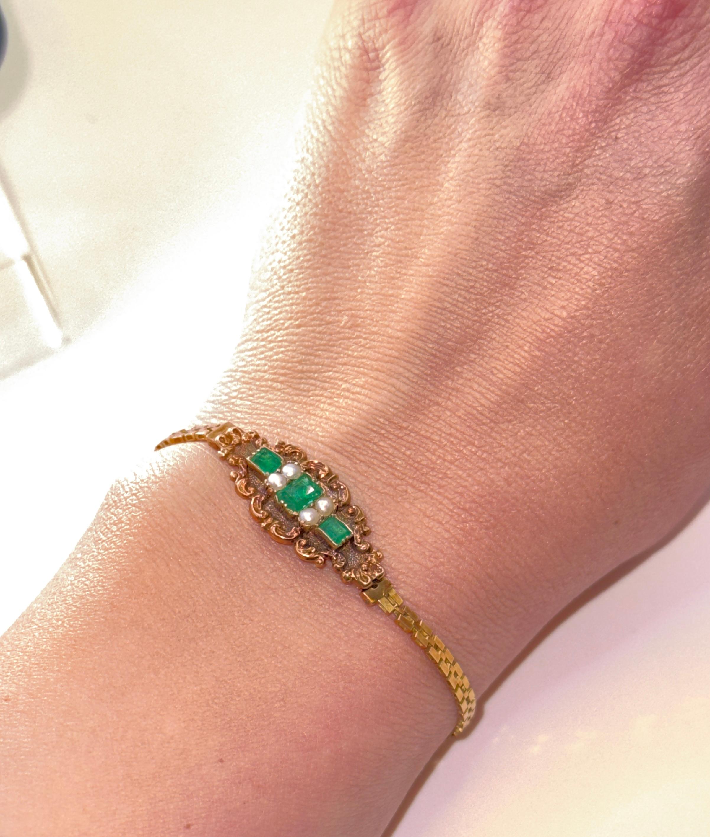 Women's Rare Vintage Victorian Emerald Bracelet 18K Yellow Gold For Sale