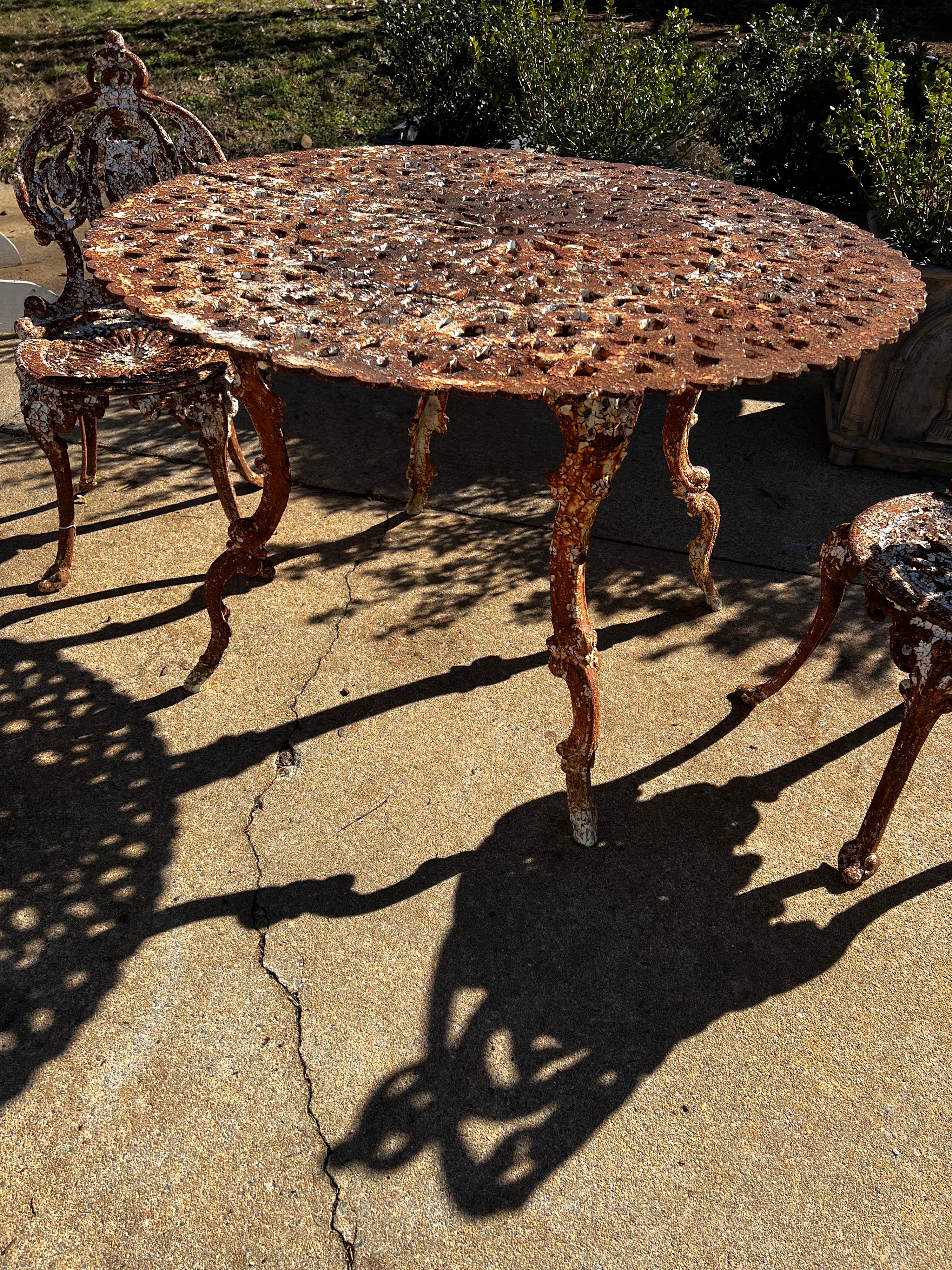 20th Century Vintage Victorian 3-Piece Cast Iron Patio/Garden Table Set For Sale