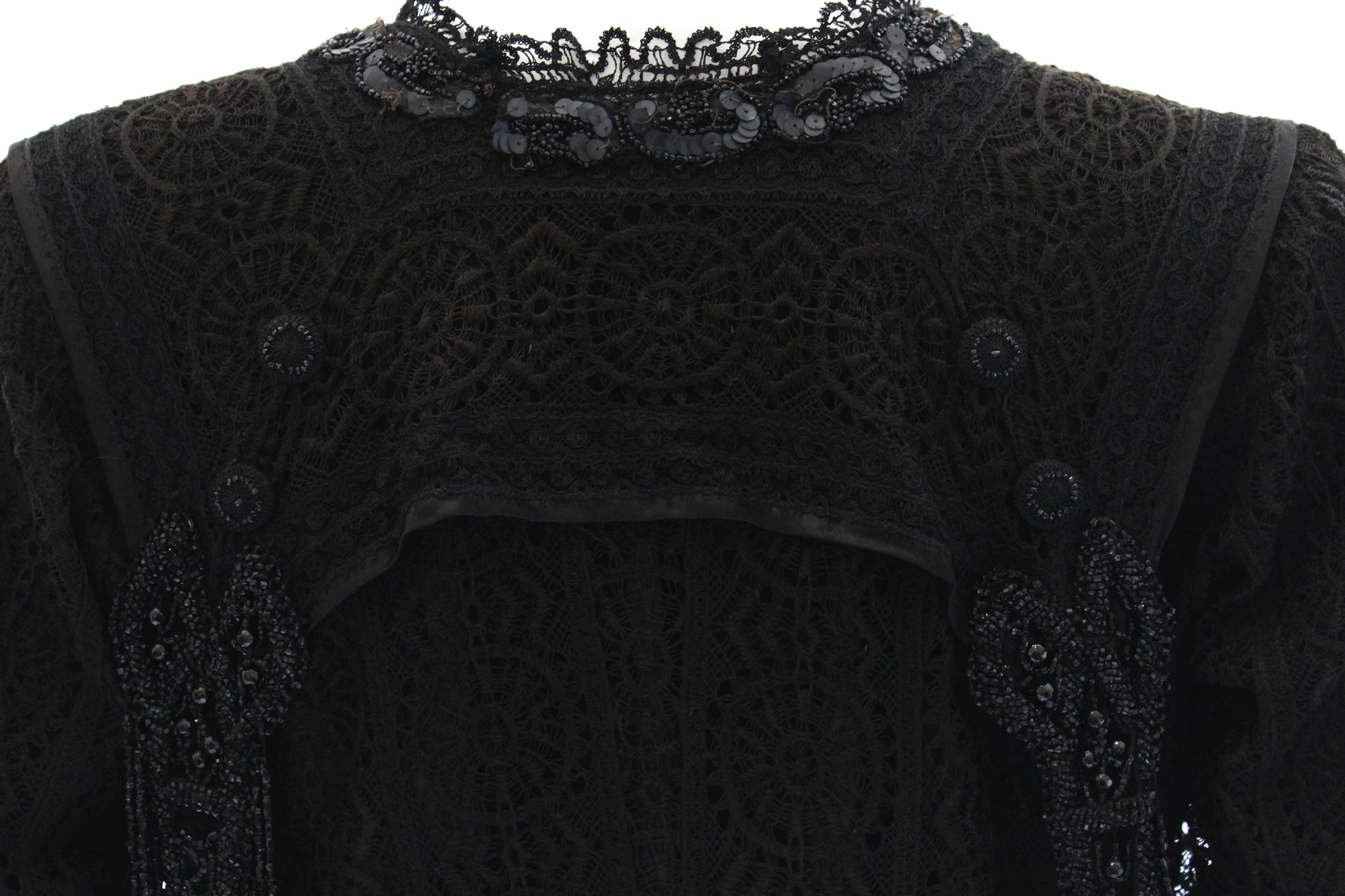 Veste victorienne vintage en dentelle noire avec perles de jais en vente 2