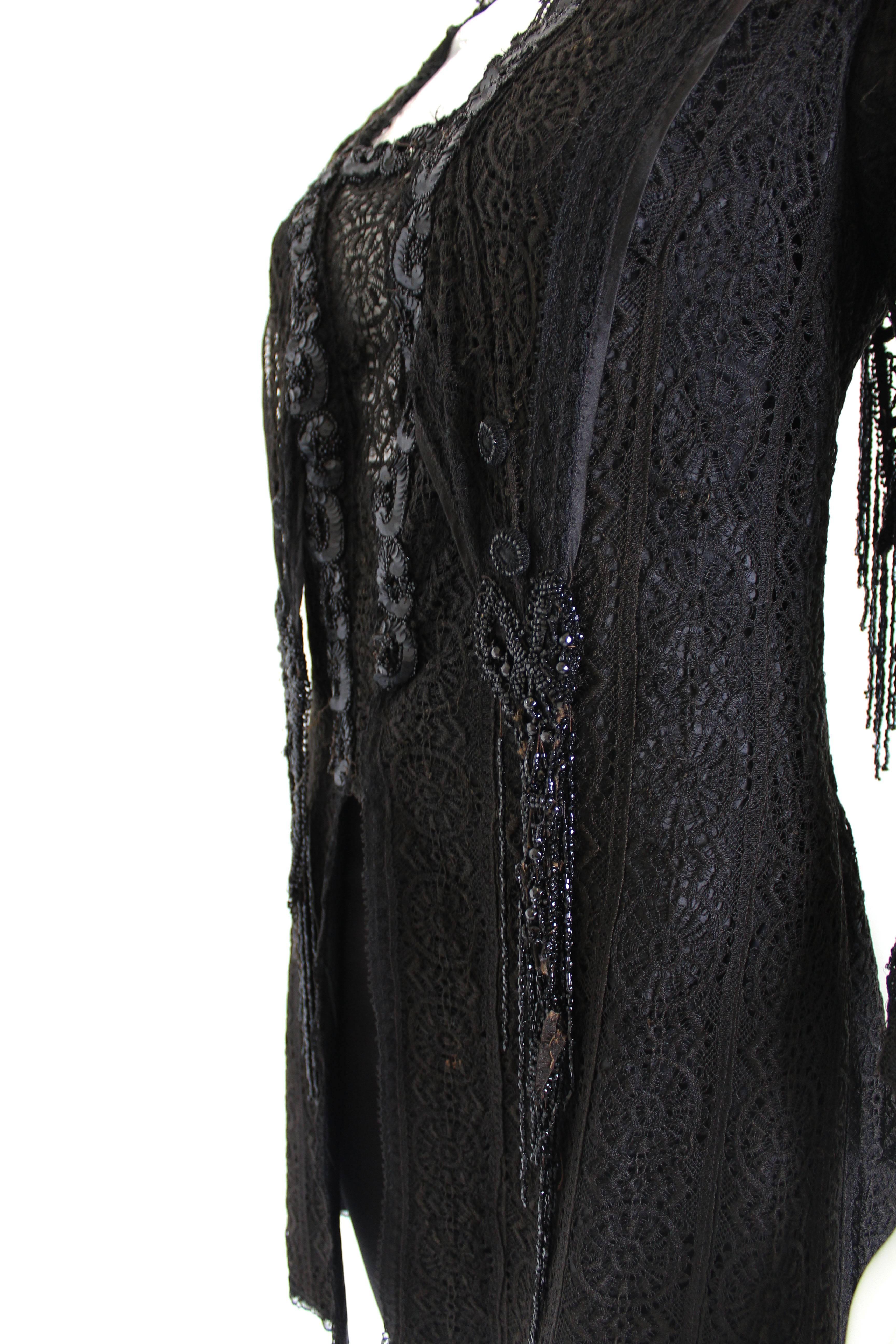 Veste victorienne vintage en dentelle noire avec perles de jais en vente 3