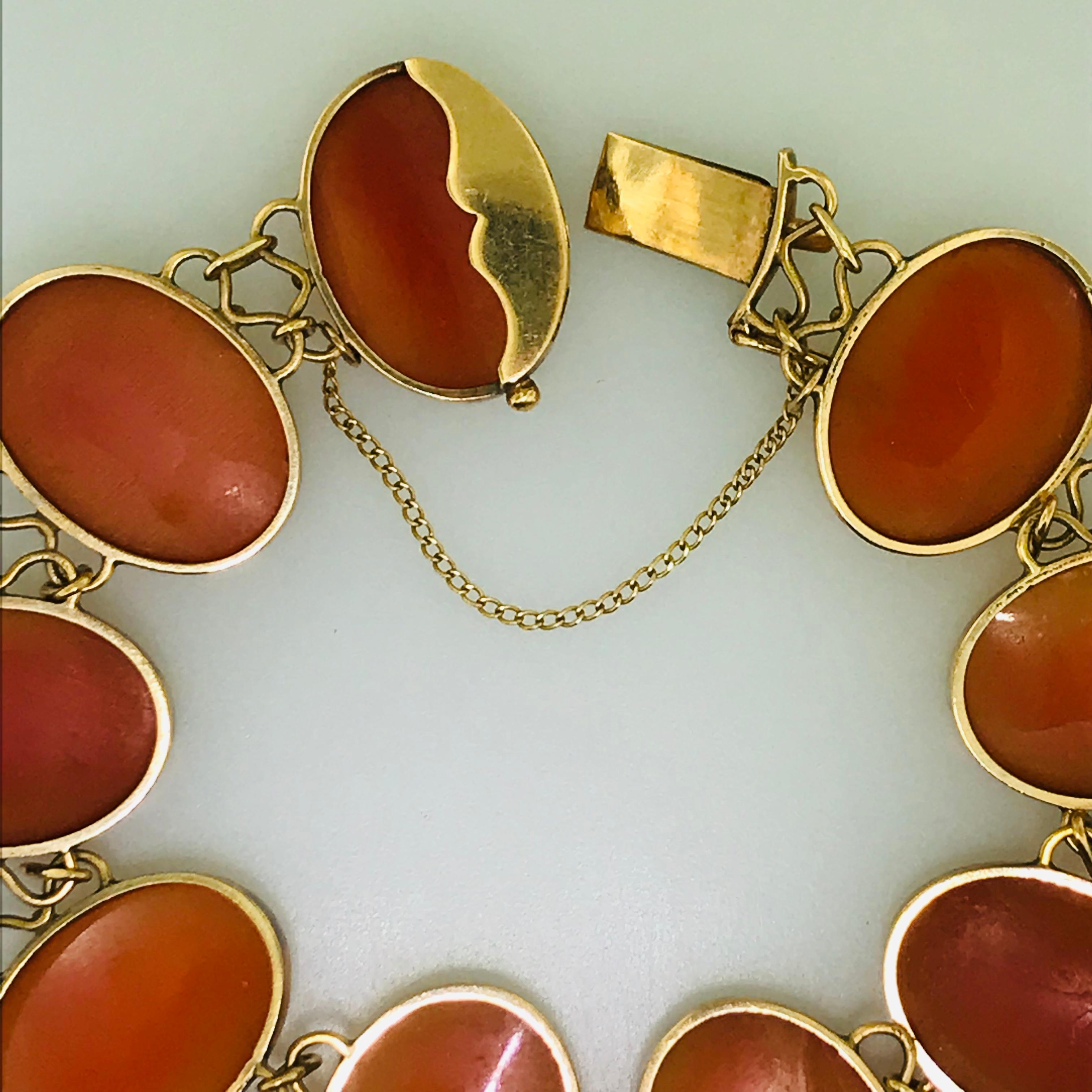 Vintage Victorian Cameo Bracelet in 14 Karat Yellow Gold and Carved Carnelian 1