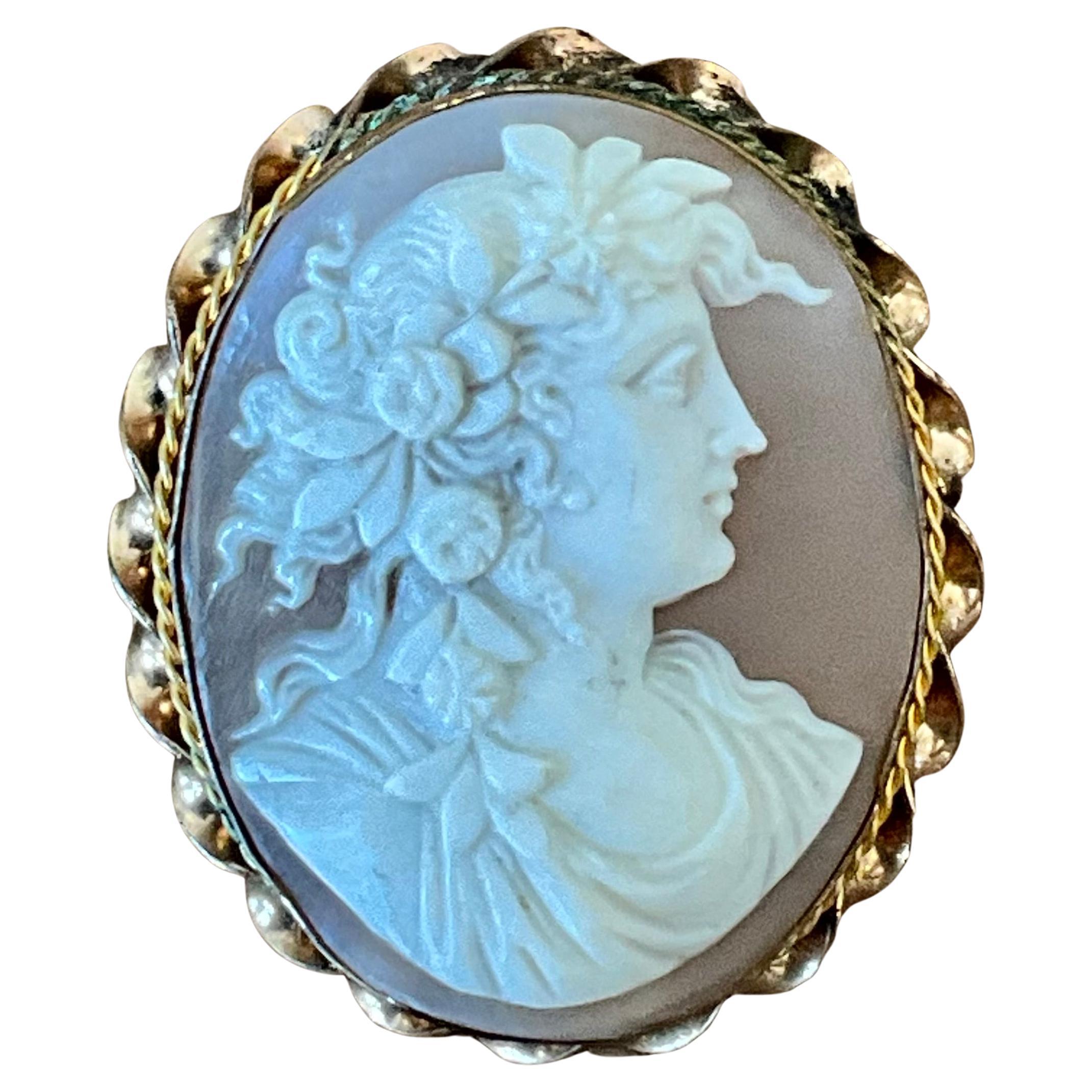 Spilla cammeo intagliata di epoca vittoriana