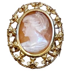 Natural Vintage Victorian Carved Shell Lady Cameo Ring in 18k Yellow Gold