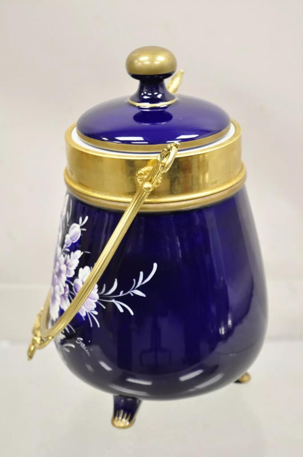 Biscuit à couvercle à couvercle victorien bleu cobalt avec fleurs violettes en vente 5