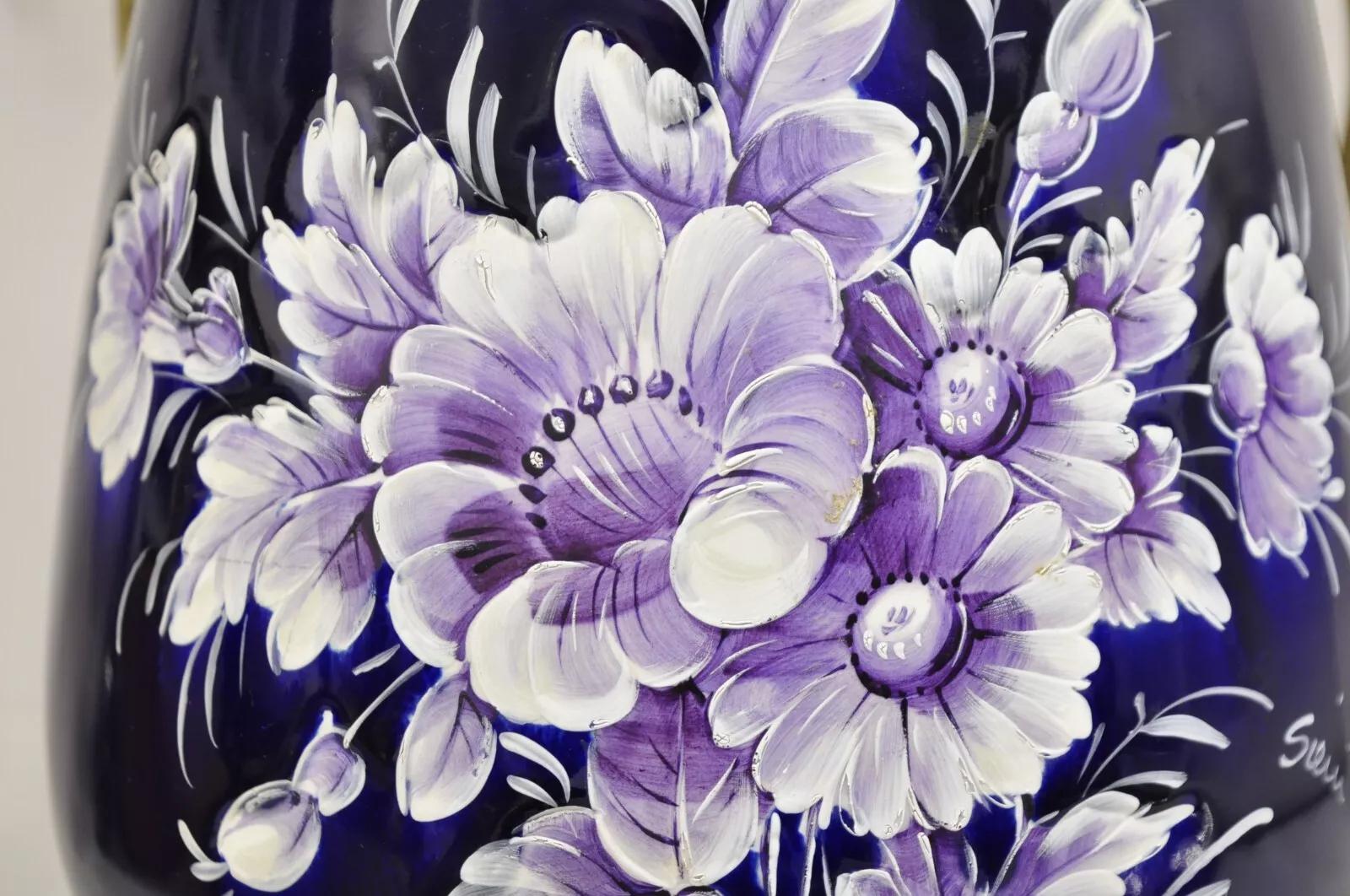 Inconnu Biscuit à couvercle à couvercle victorien bleu cobalt avec fleurs violettes en vente