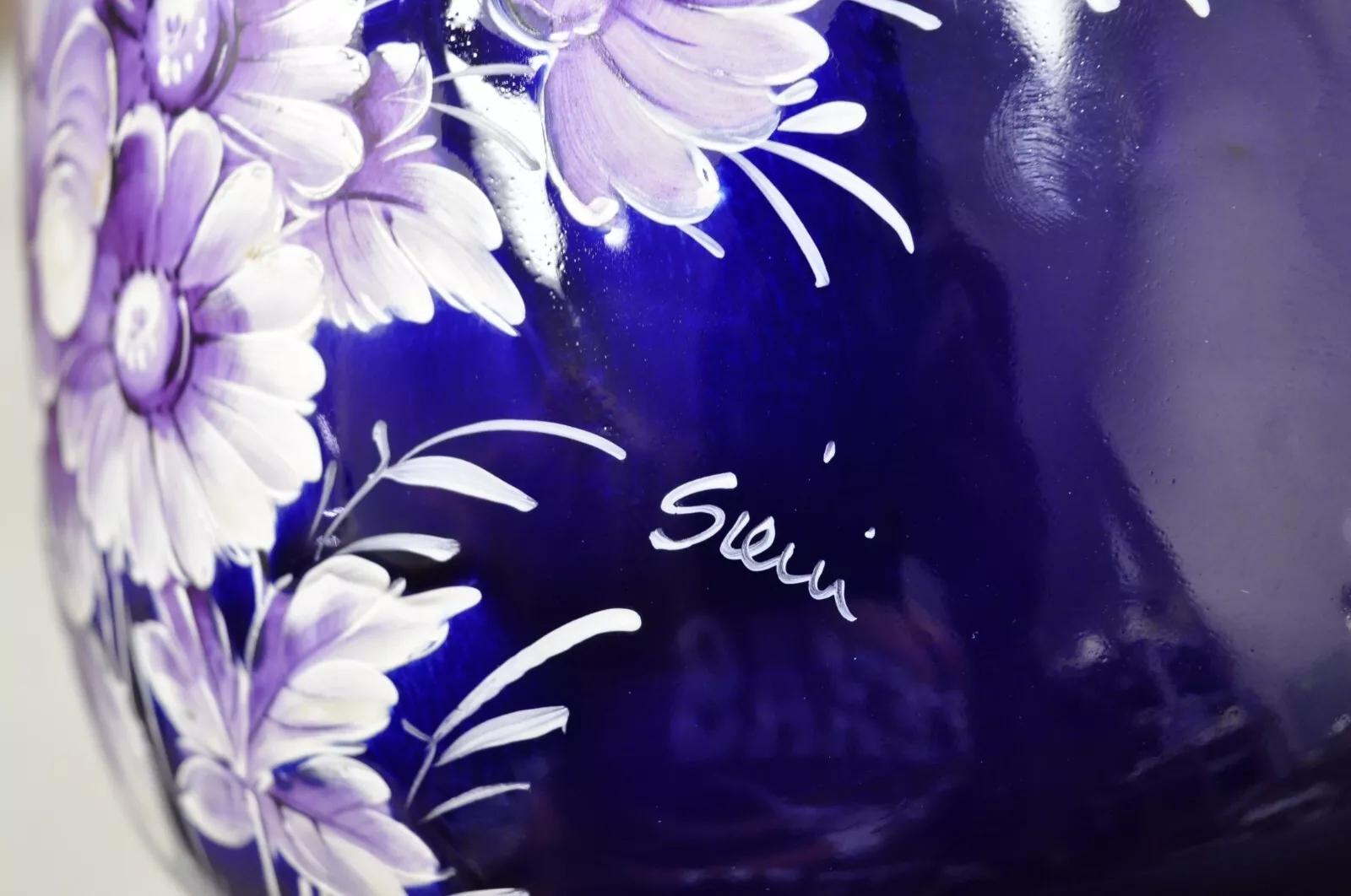Biscuit à couvercle à couvercle victorien bleu cobalt avec fleurs violettes en vente 1