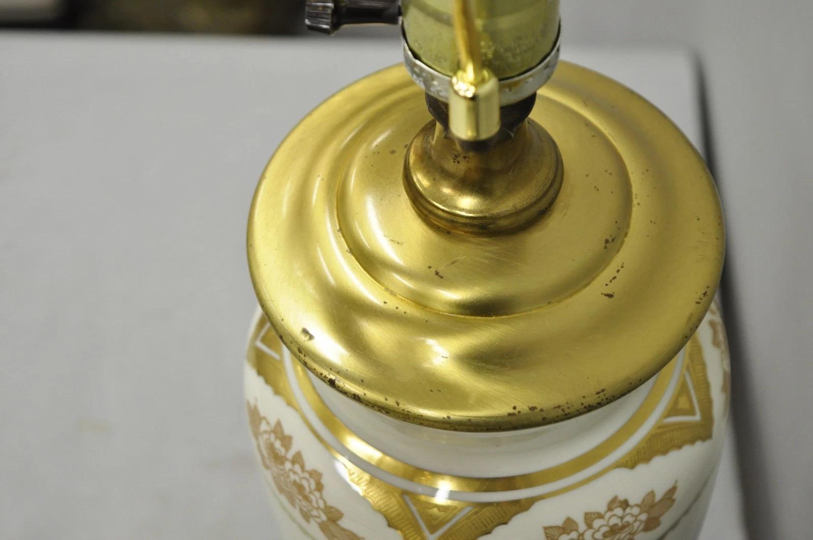 Coppia di lampade da tavolo in porcellana dorata e crema di epoca vittoriana, firmate Lenox in vendita 2