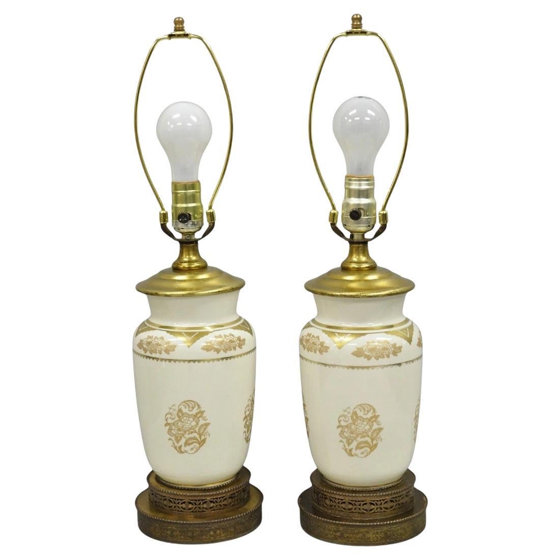 Coppia di lampade da tavolo in porcellana dorata e crema di epoca vittoriana, firmate Lenox in vendita