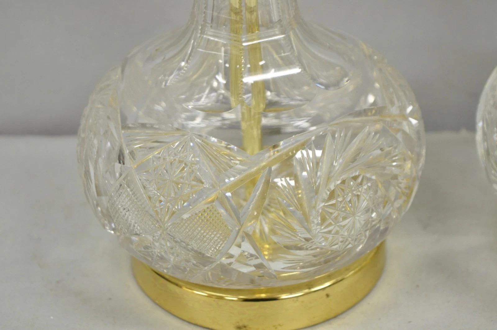 Vintage Victorian Cut Crystal Bleiglas kleine Glühbirne Tischlampen - ein Paar (Messing) im Angebot