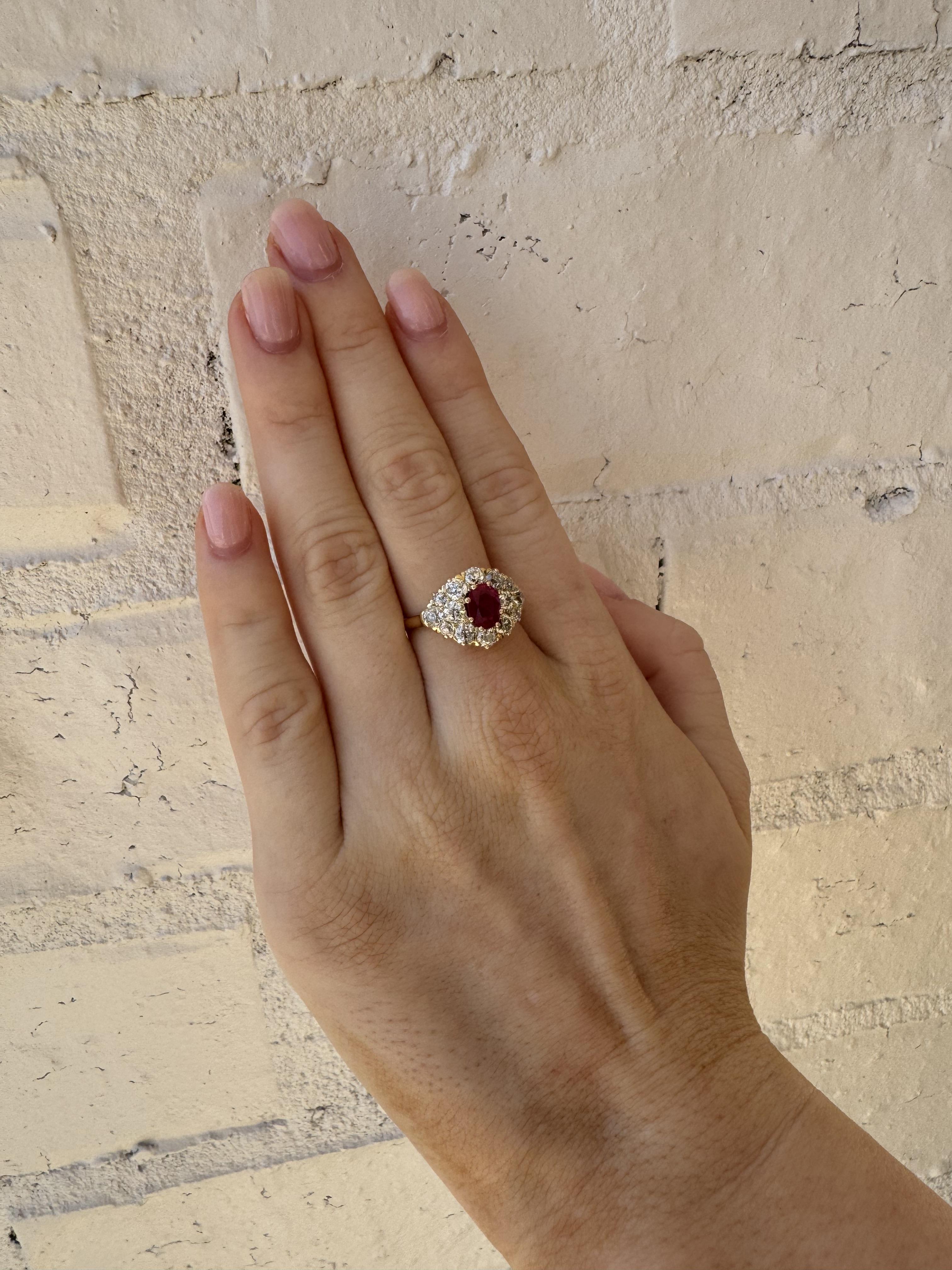 Weinlese-Rubin & Diamant-Cluster-Ring aus dem Viktorianischen Zeitalter (Ovalschliff) im Angebot