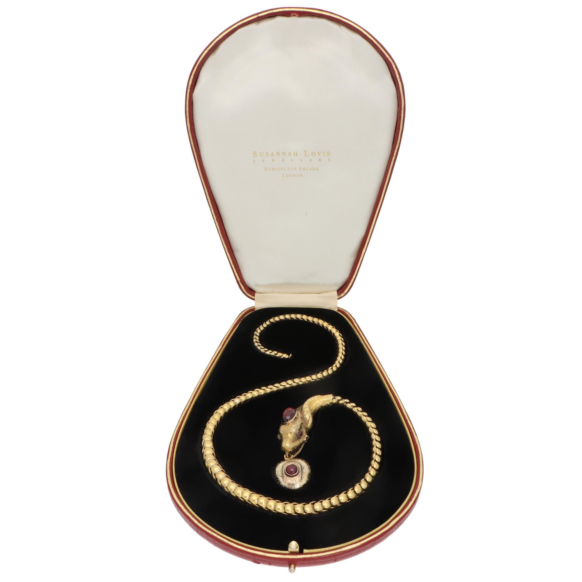 Vintage Victorian Garnet Snake Necklace in Yellow Gold In Good Condition For Sale In London, GB