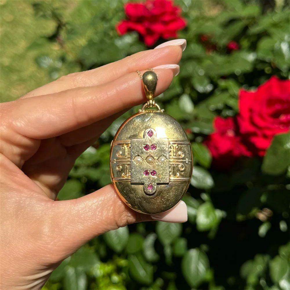 Round Cut Vintage Gold and Seed Pearl Victorian Antique Locket Pendant Necklace For Sale