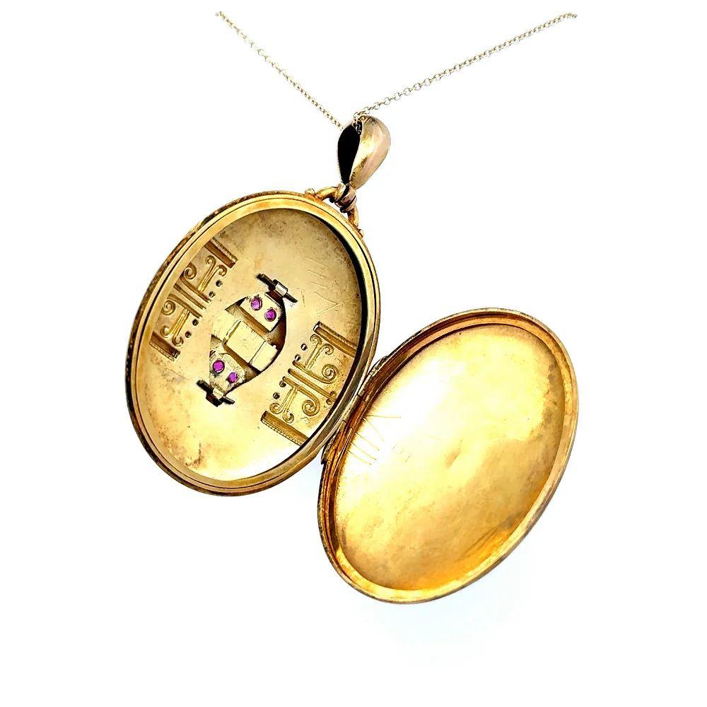 Vintage Gold and Seed Pearl Victorian Antique Locket Pendant Necklace In Excellent Condition For Sale In Montreal, QC